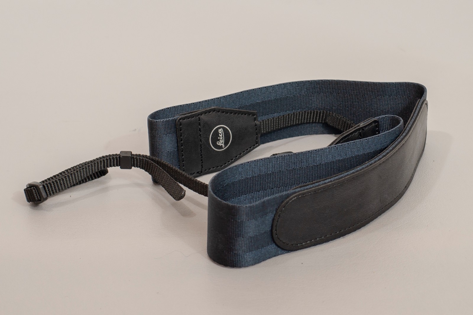 MINT+++ never been used Leica camera holding neck strap.