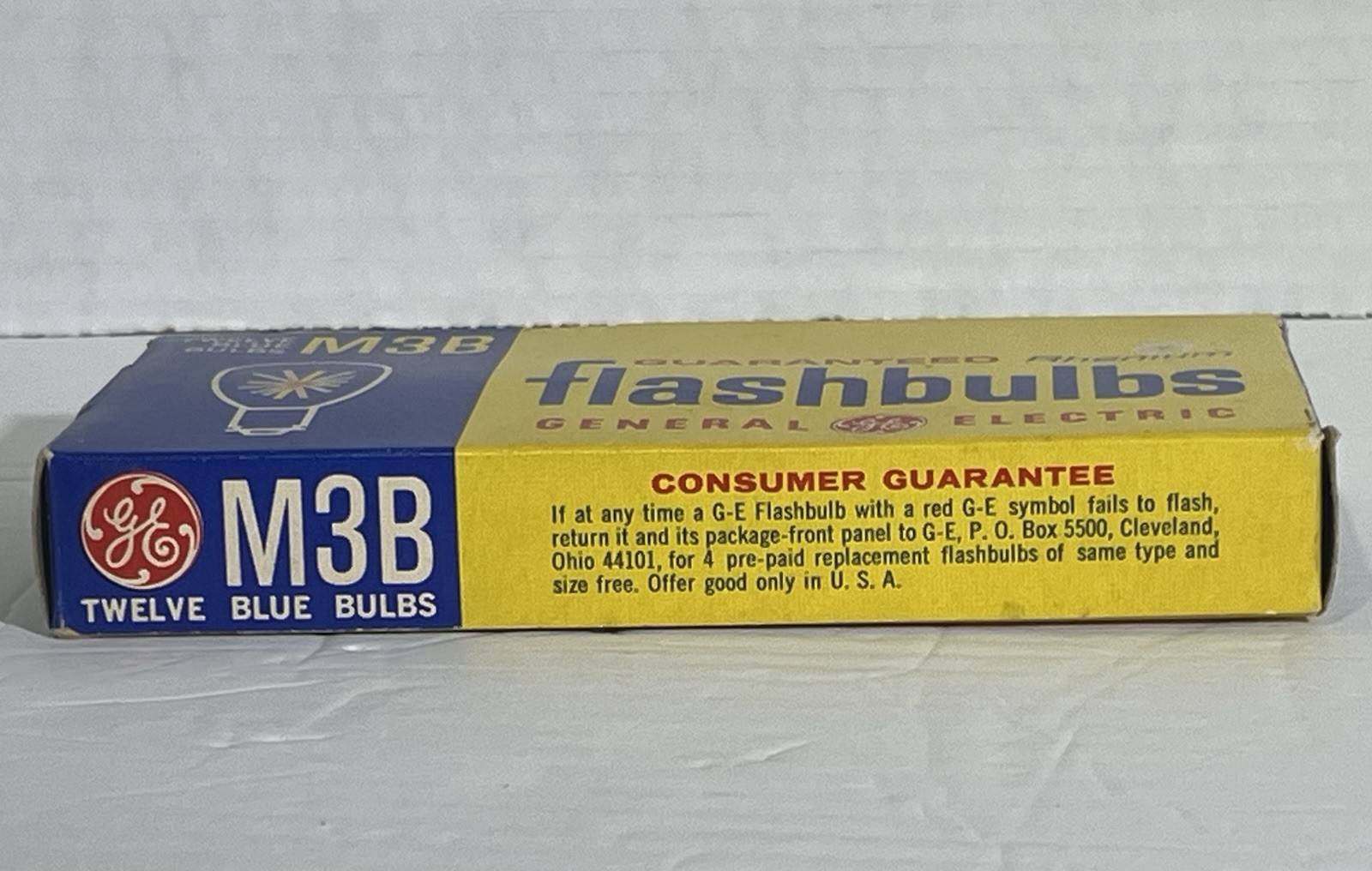 Vintage GE M3B Blue Bulbs RHENIUM 11 FLASH Bulbs Open Box MOVIE PROPS USA