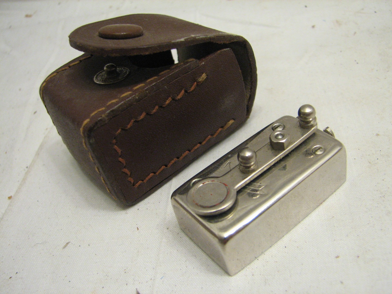 Vintage Autoknips Mechanical Camera Self Timer Shutter Button Press Release Case