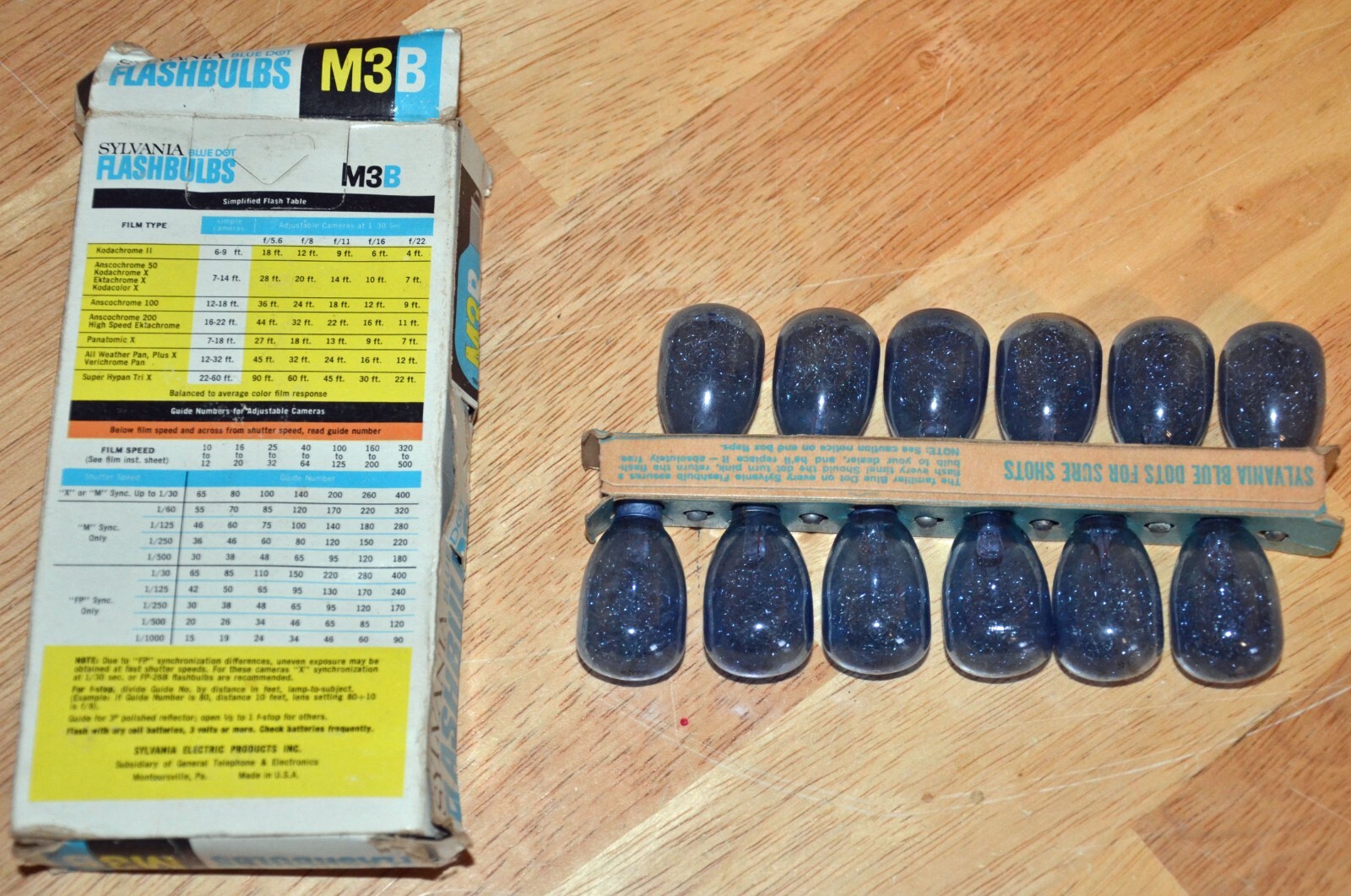 Vintage Box of 12 Sylvania Blue Dot M3B Flashbulbs Open Box Unused NOS NIB NIP