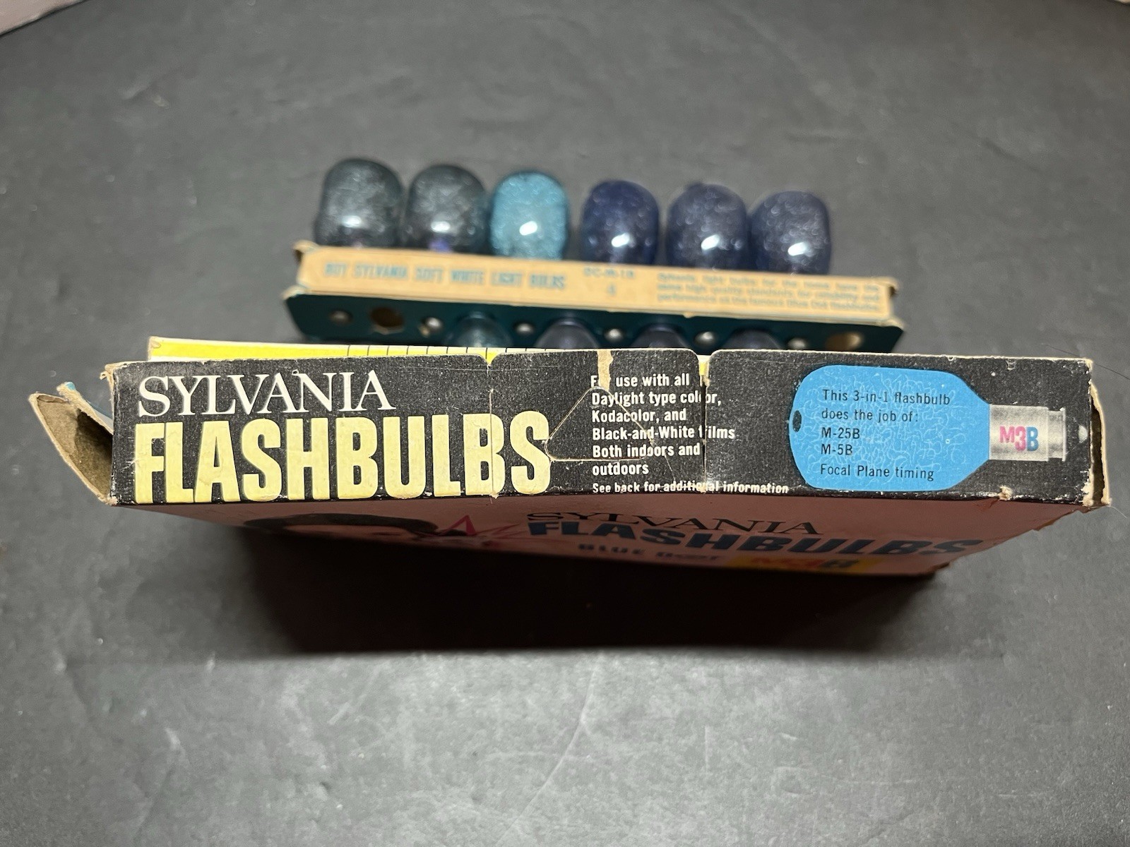 Vintage Sylvania Blue Dot Flashbulbs M3B with Original Packaging/Partial Box