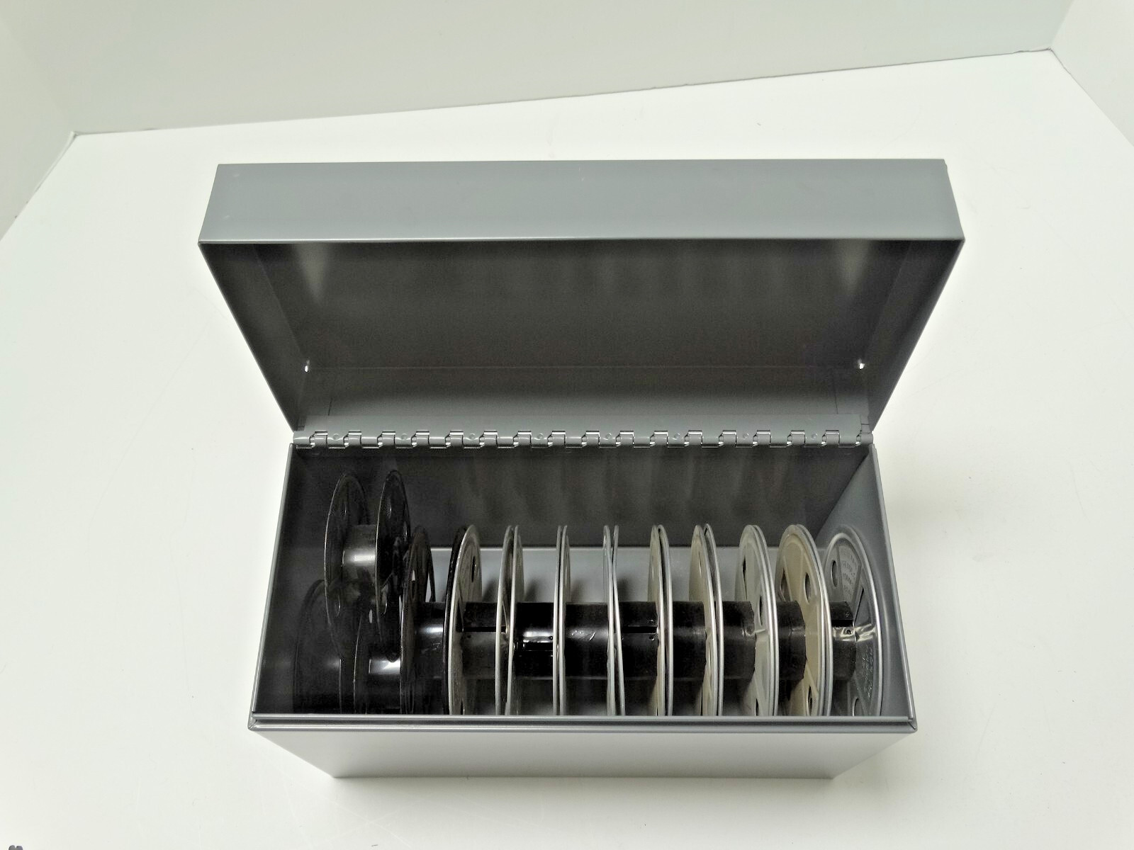 (12) VTG Kodak Empty Film Reels Metal Storage Box 1930s 1940s 2-7/8″ to 3-5/8″