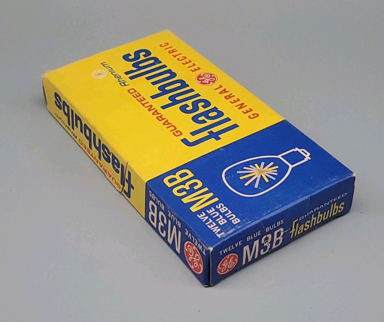 Vintage GE General Electric M3B Rhenium Flashbulbs Box of 12 NEW