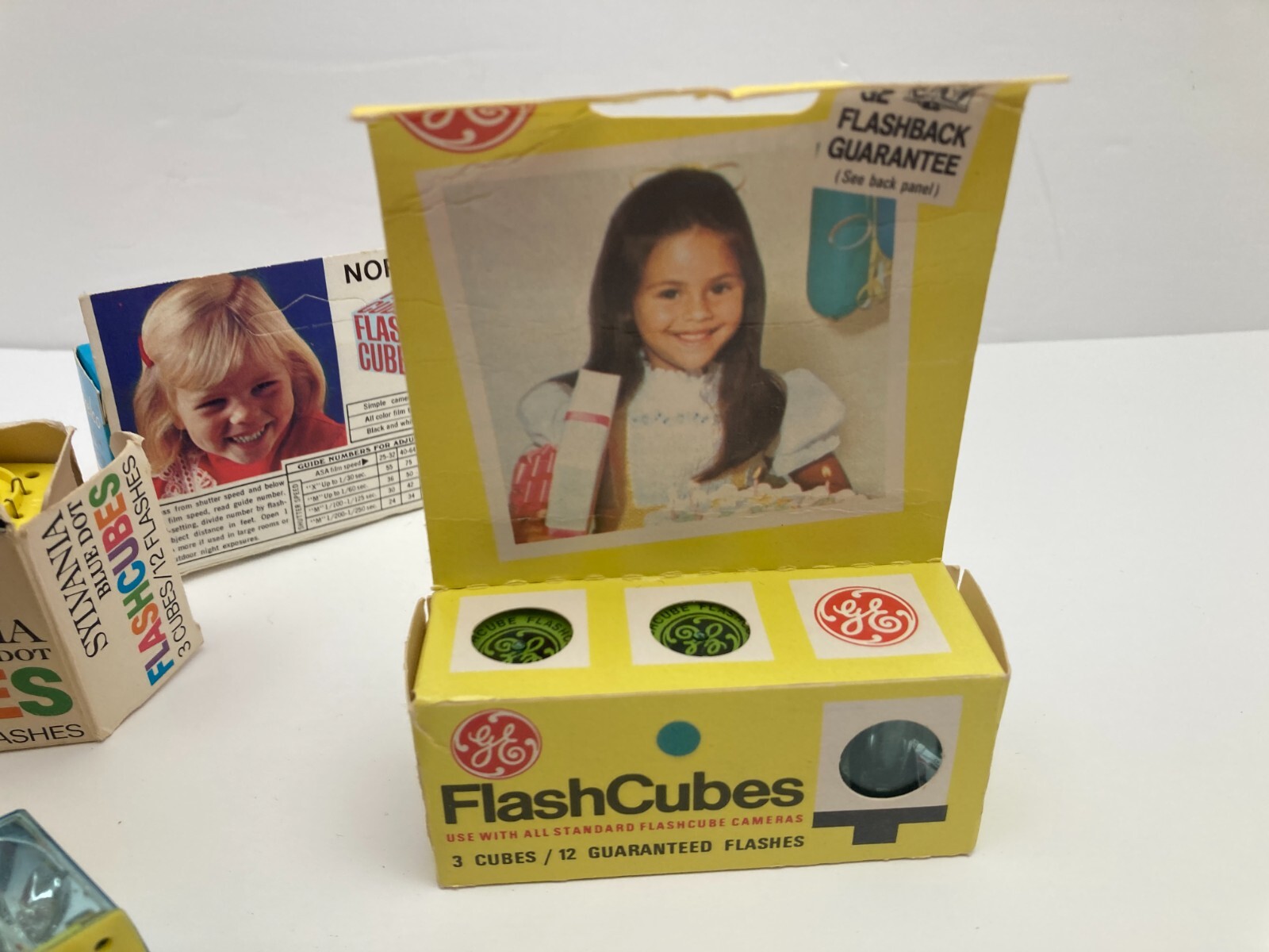 New Vintage GE Westinghouse and Norelco Flash Cubes 4 Packs Plus Some Loose Ones