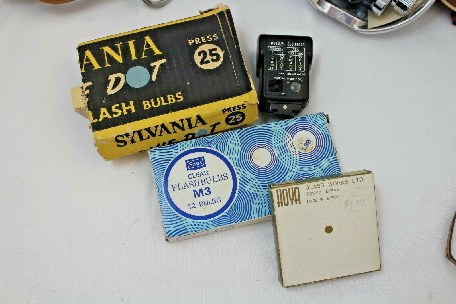 LOT OF VINTAGE CAMERA FLASHES, BULBS, FILTERS, AND ACCESSORIES