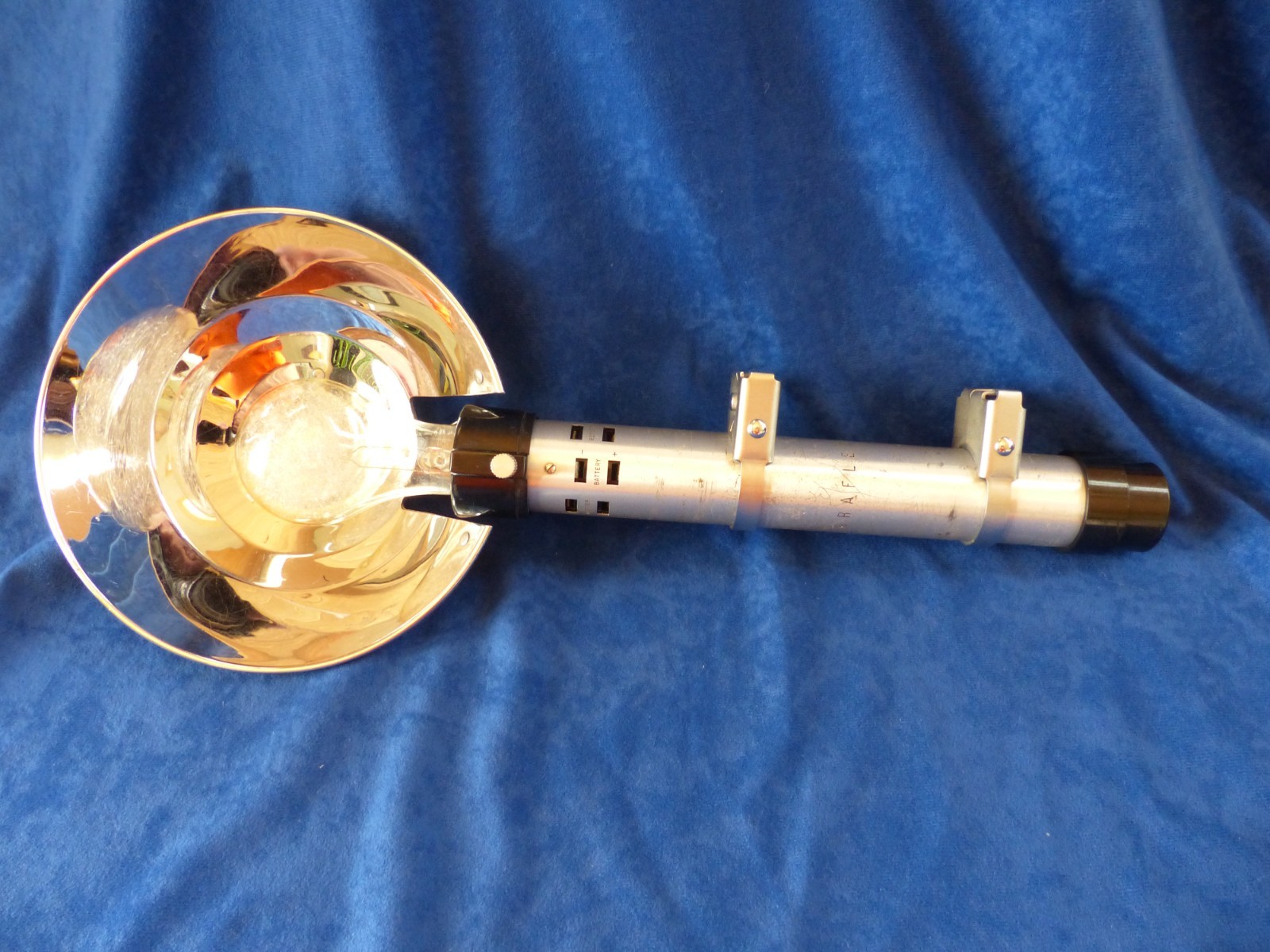 Graflex No. 2773, 3-cell flash, reflector, clamps, bulb, Star Wars, working