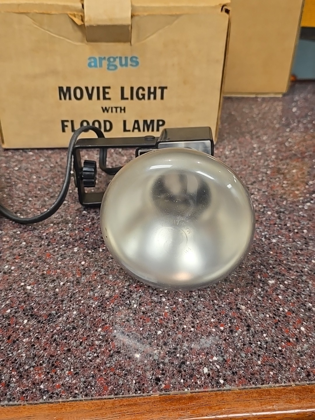 Vintage Argus 745 Movie Light w/ Flood Lamp in Original Box Works Store Display