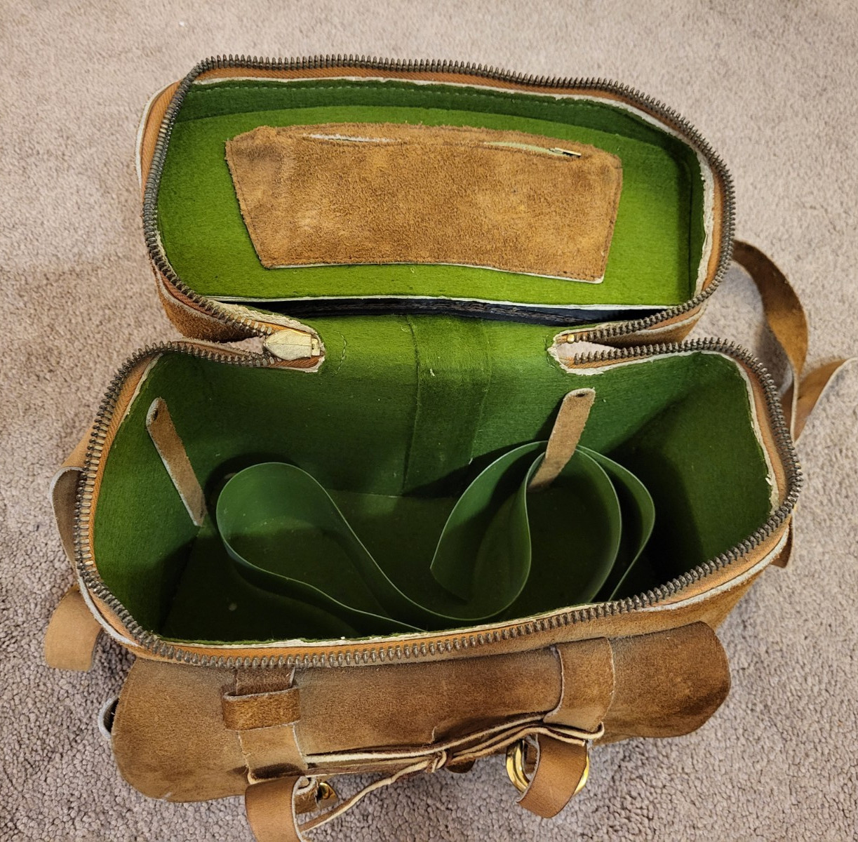 Coast Camera Bag Top Grain Genuine Cowhide Suede Made USA Zip Green Interior VTG
