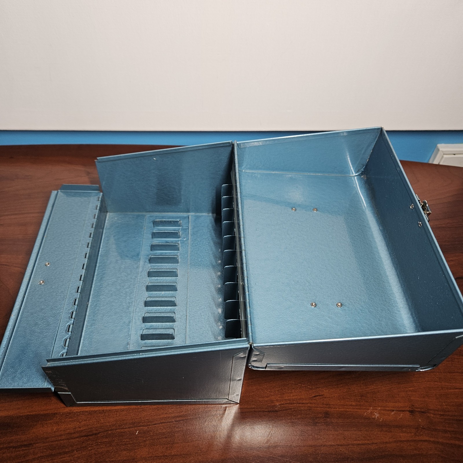 Vintage Logan Deluxe Metal 8mm Film Reel Metal Chest 12 Slots – Blue