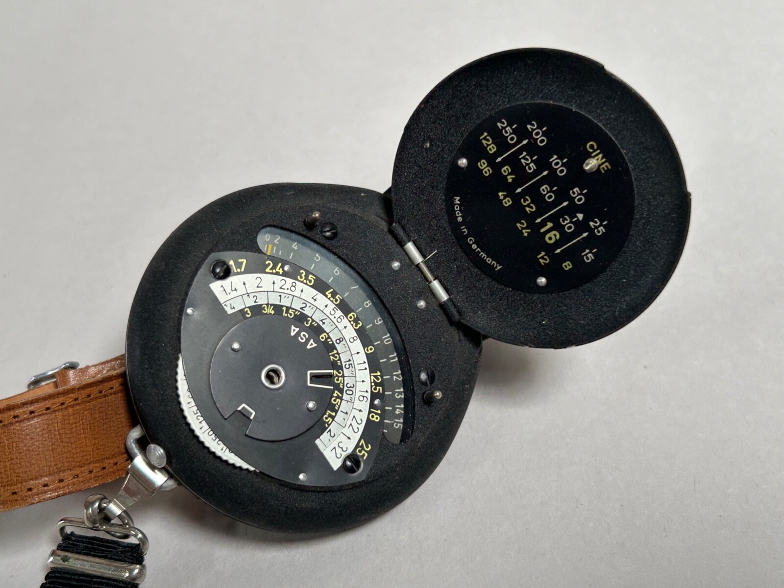 Vintage BERTRAM Chronos LIGHT METER GERMANY With Wrist Band (A7)