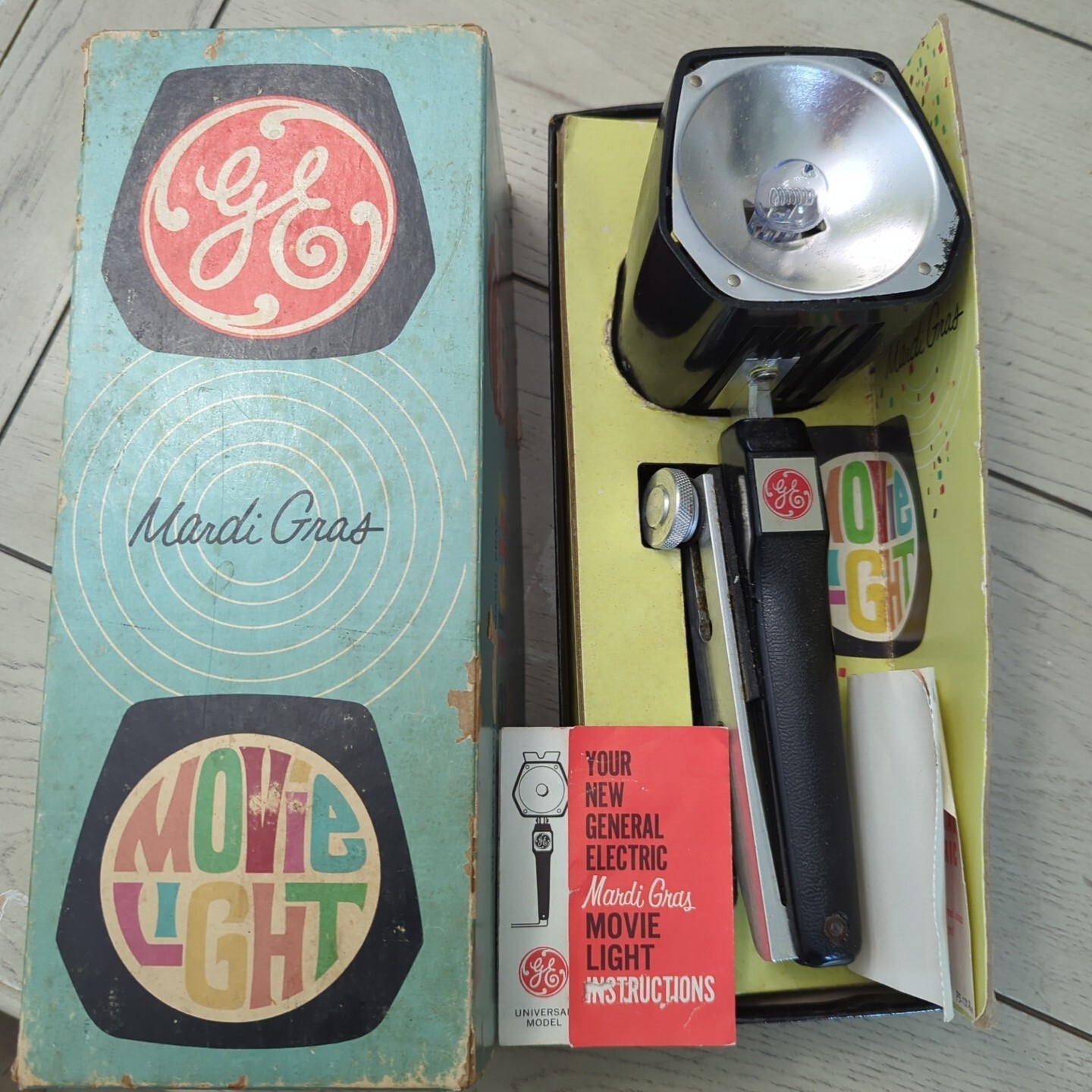 Vintage GE Mardi Gras Movie Light w/Box Instructions Universal Model MG Untested
