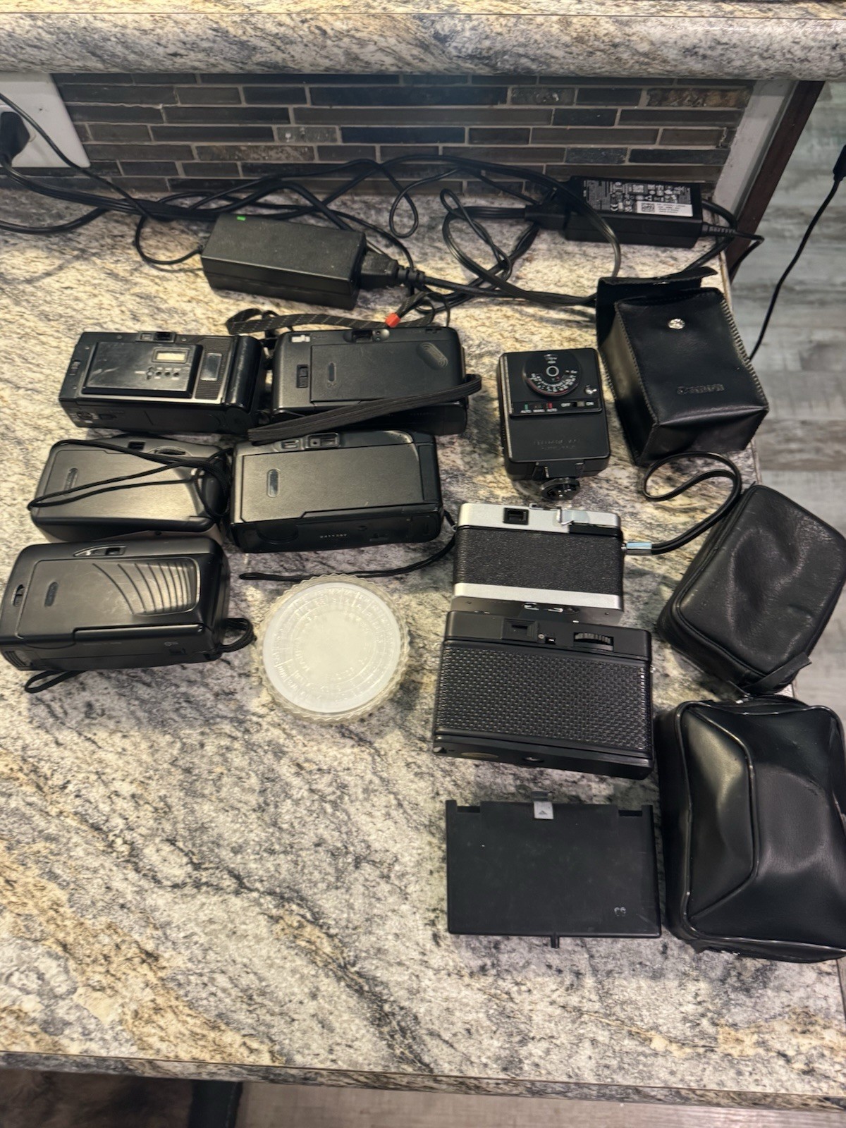 Untested Camera Lot Petri 35E Vivitar Samsung Canon Flash Cases 7 Cameras