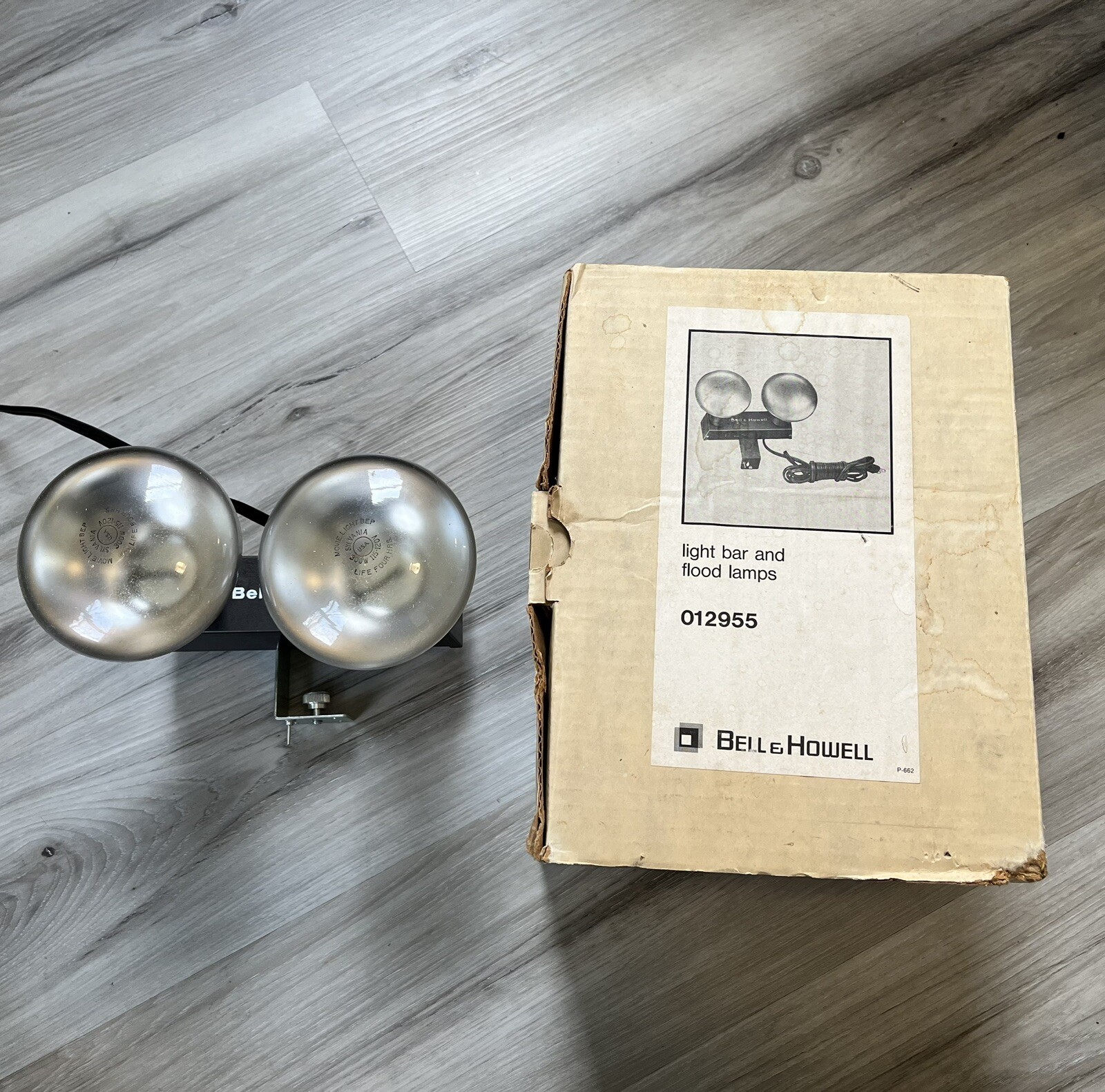Vintage Bell And Howell Light Bar And Flood Lamps 012955