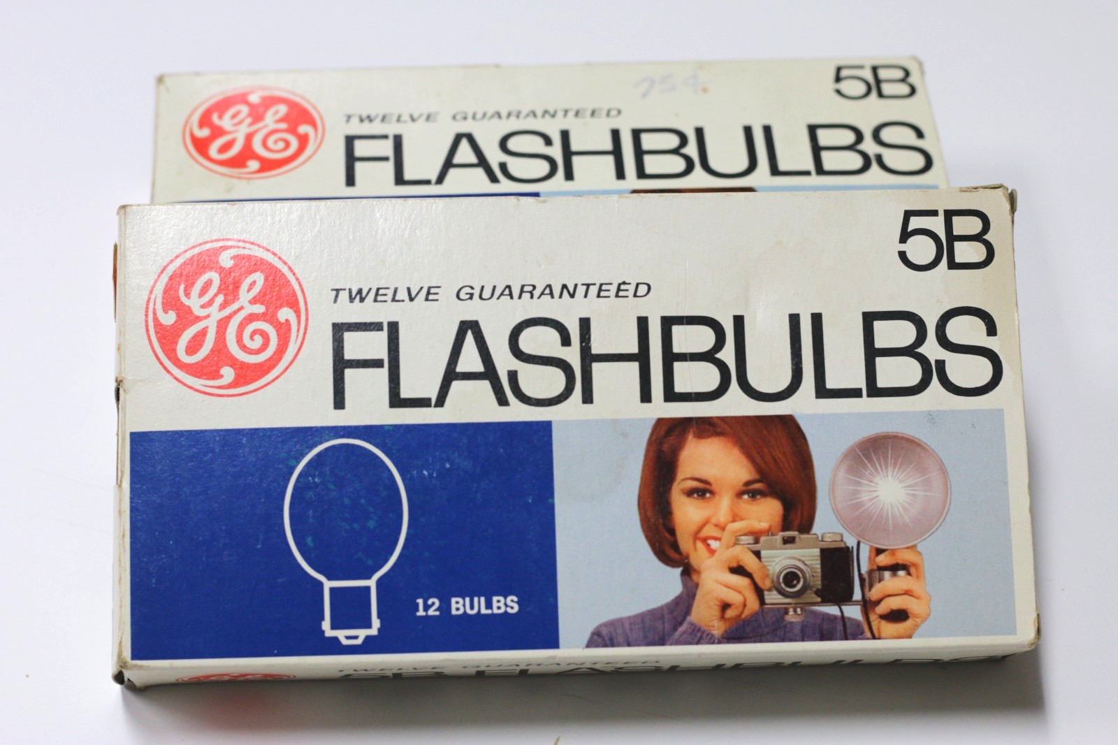 Lot of GE General Electric 5B Flashbulbs Vintage Bulbs Lot. 20 Bulbs Total *211