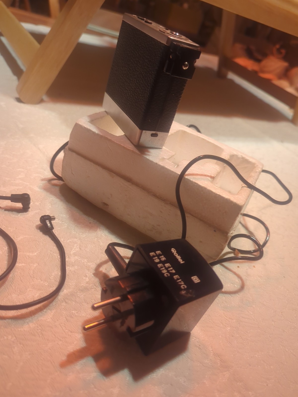 Vintage Rollei E19C Electronic Flash Unit with Charger & Sync Cable