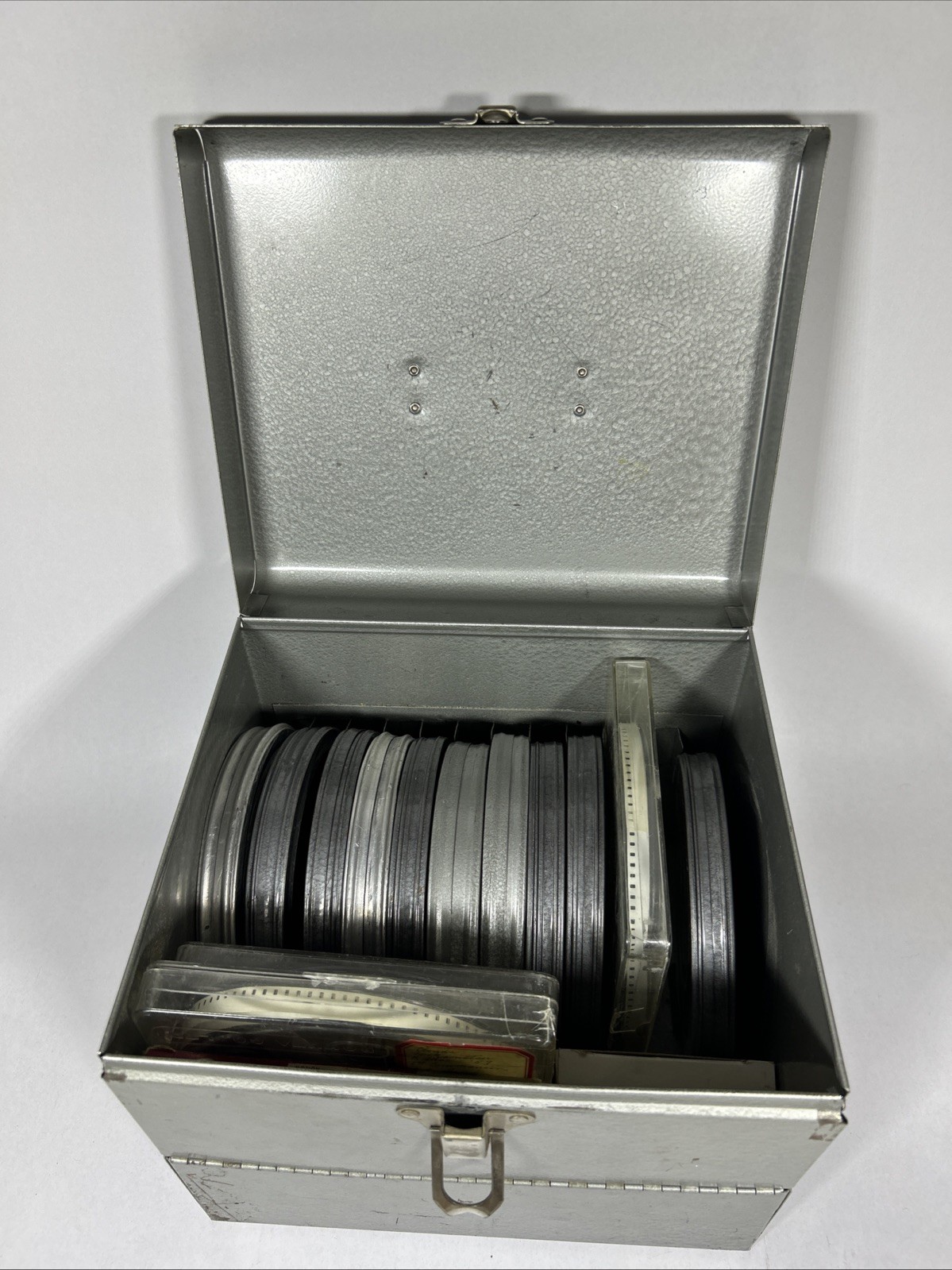 Vintage Reel to Reel Tape Metal Carrying Case with 17 Used Reels 40’s 50’s 60’s
