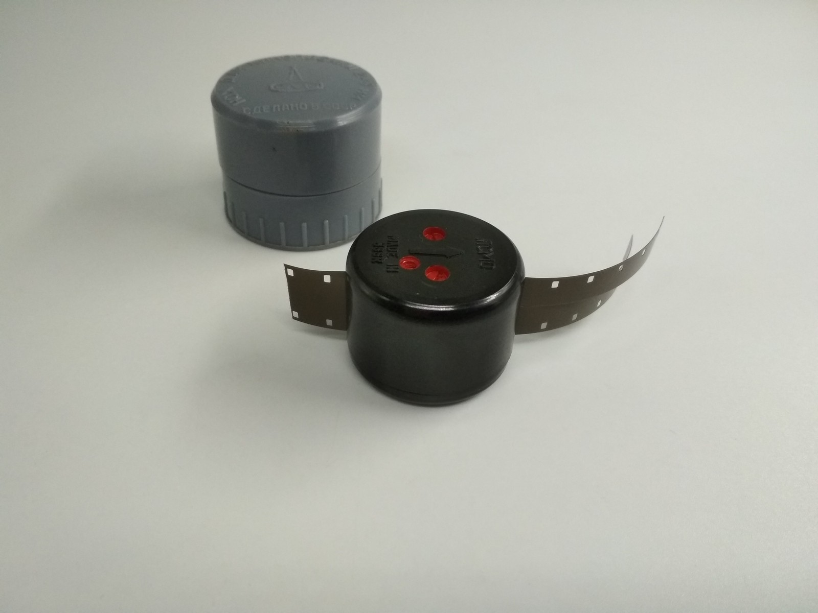 Knife for separating movie film sizes from 16 mm to 2×8 mm, made in USSR, *1228