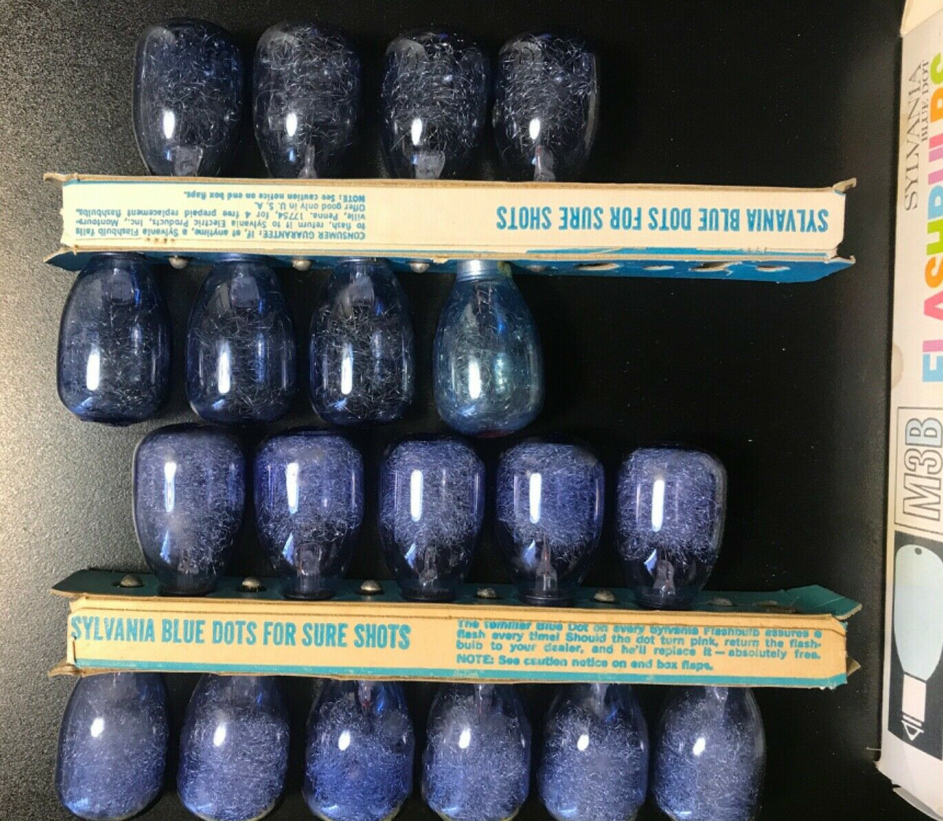 Vintage Sylvania Blue Dot Flashbulbs M2B M3B – 2 ORIGINAL PACKAGES & 19 BULBS!