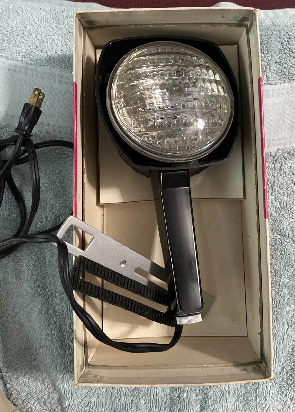 VINTAGE WESTINGHOUSE STUDIO ONE CAMERA LIGHT , WORKS GREAT!