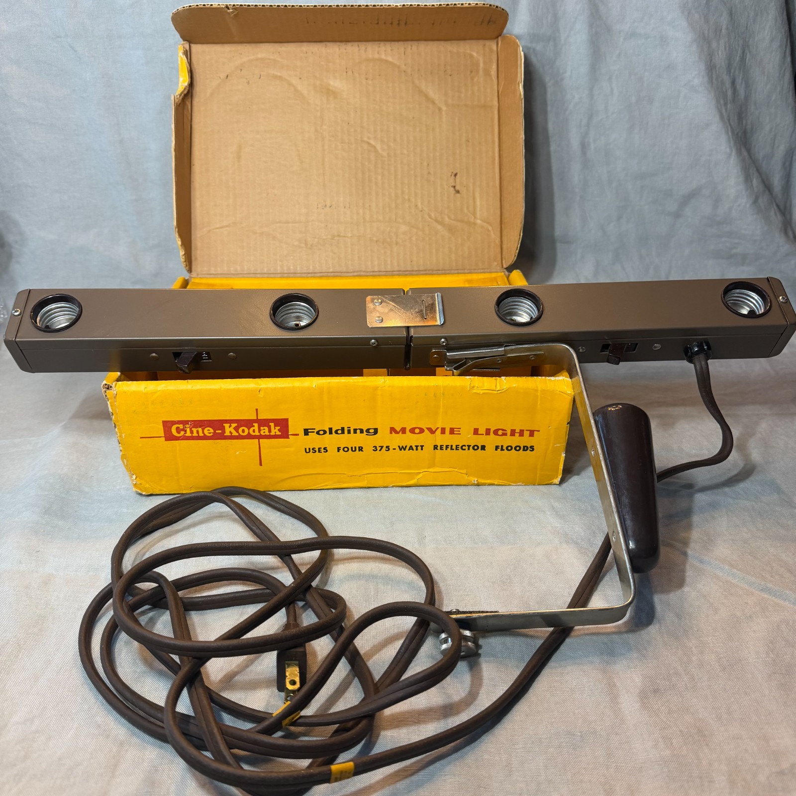 Kodak Cine Kodak Folding 4 Lamp Movie Camera Light Tested w Original Box 8mm