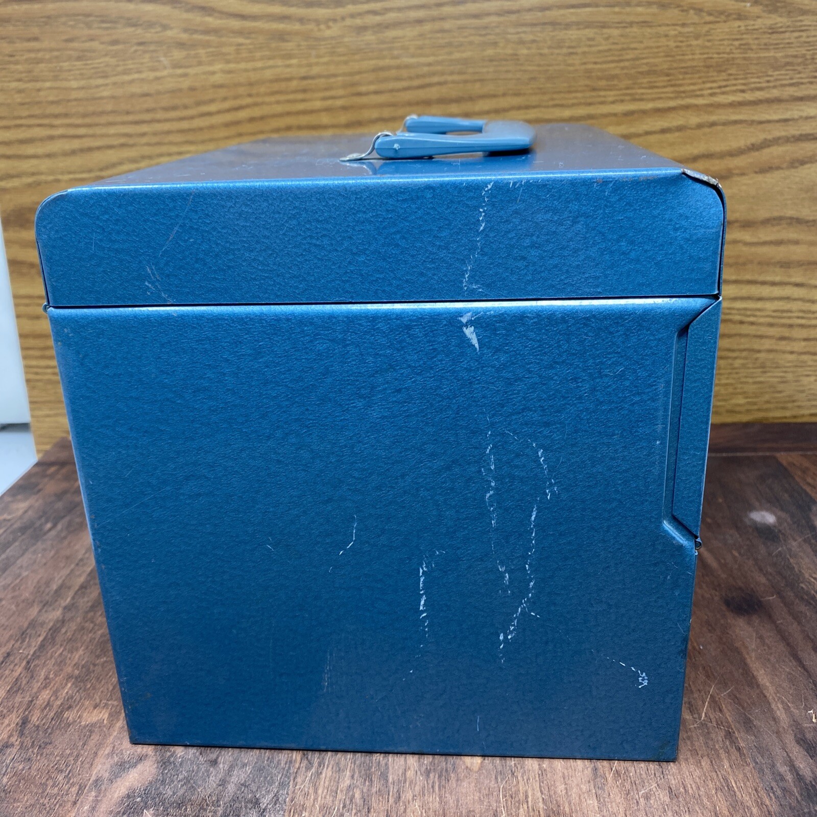Vintage Blue Logan De luxe Metal 8mm Film Chest Carrying Case-Holds x12 5″ Reels