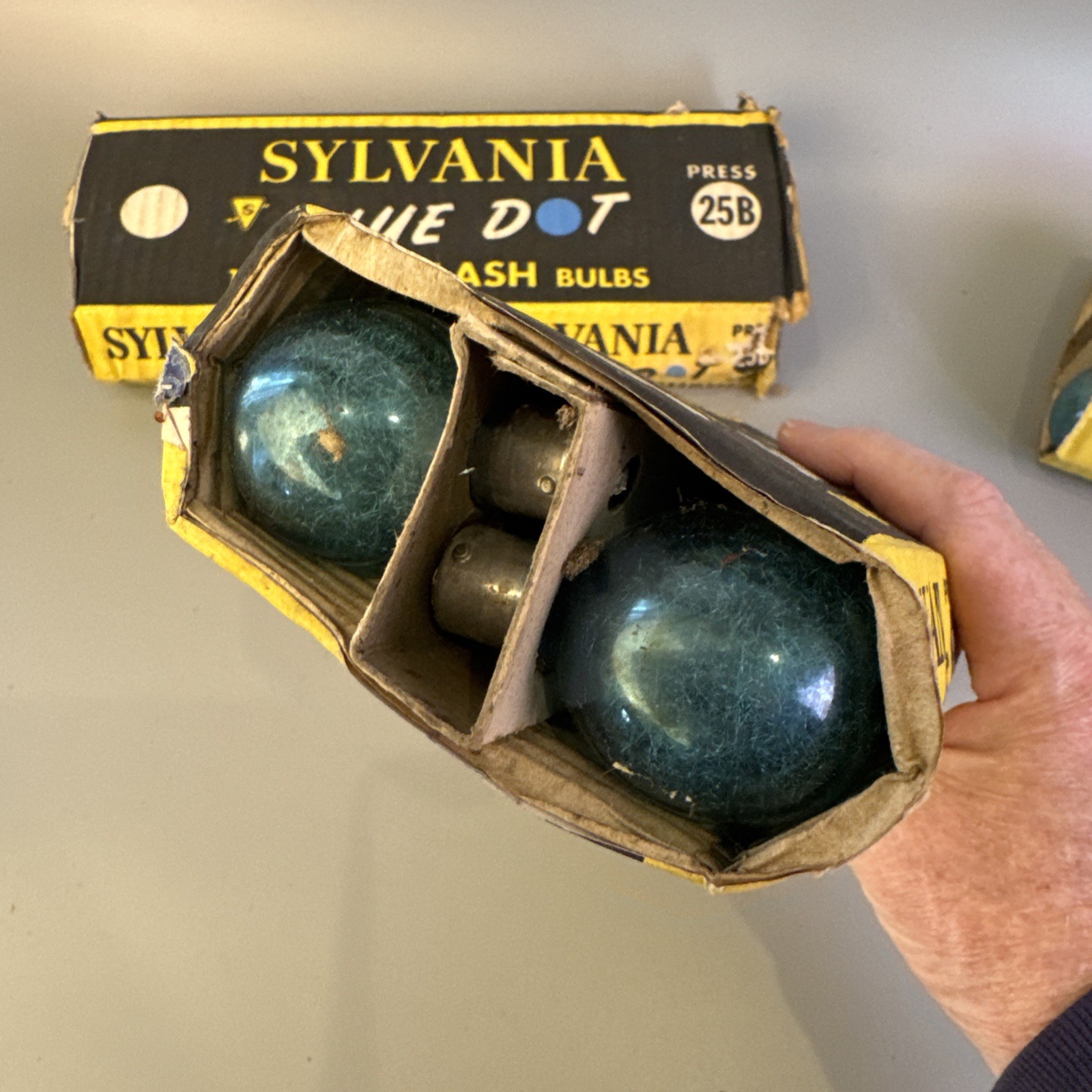 Vintage Sylvania Blue Dot Flash Bulb 25B Lot Of 62 Superflash – AS IS