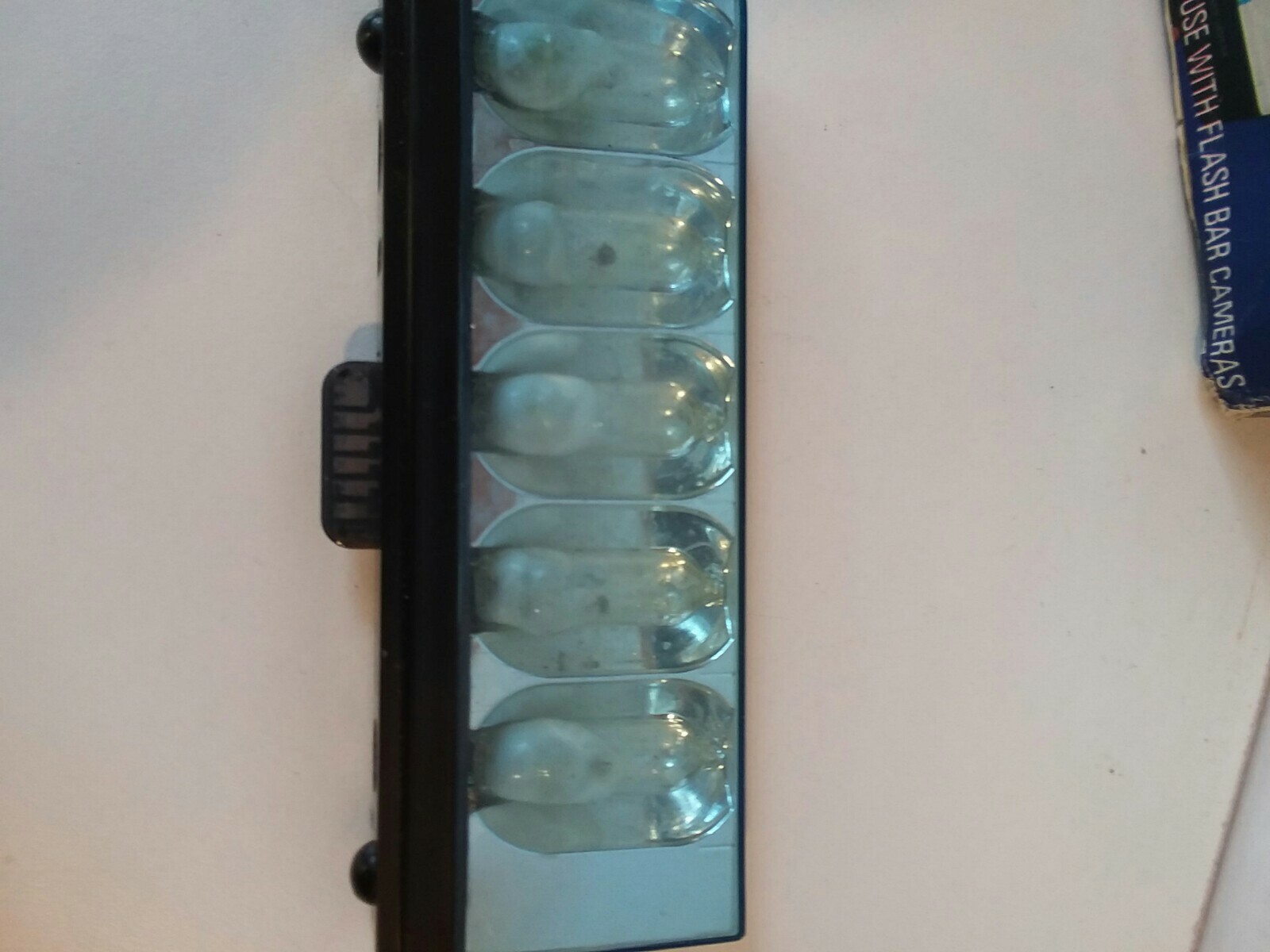 GTE/Sylvania Blue Dot Flash Bar 10+ Missing One side view photo