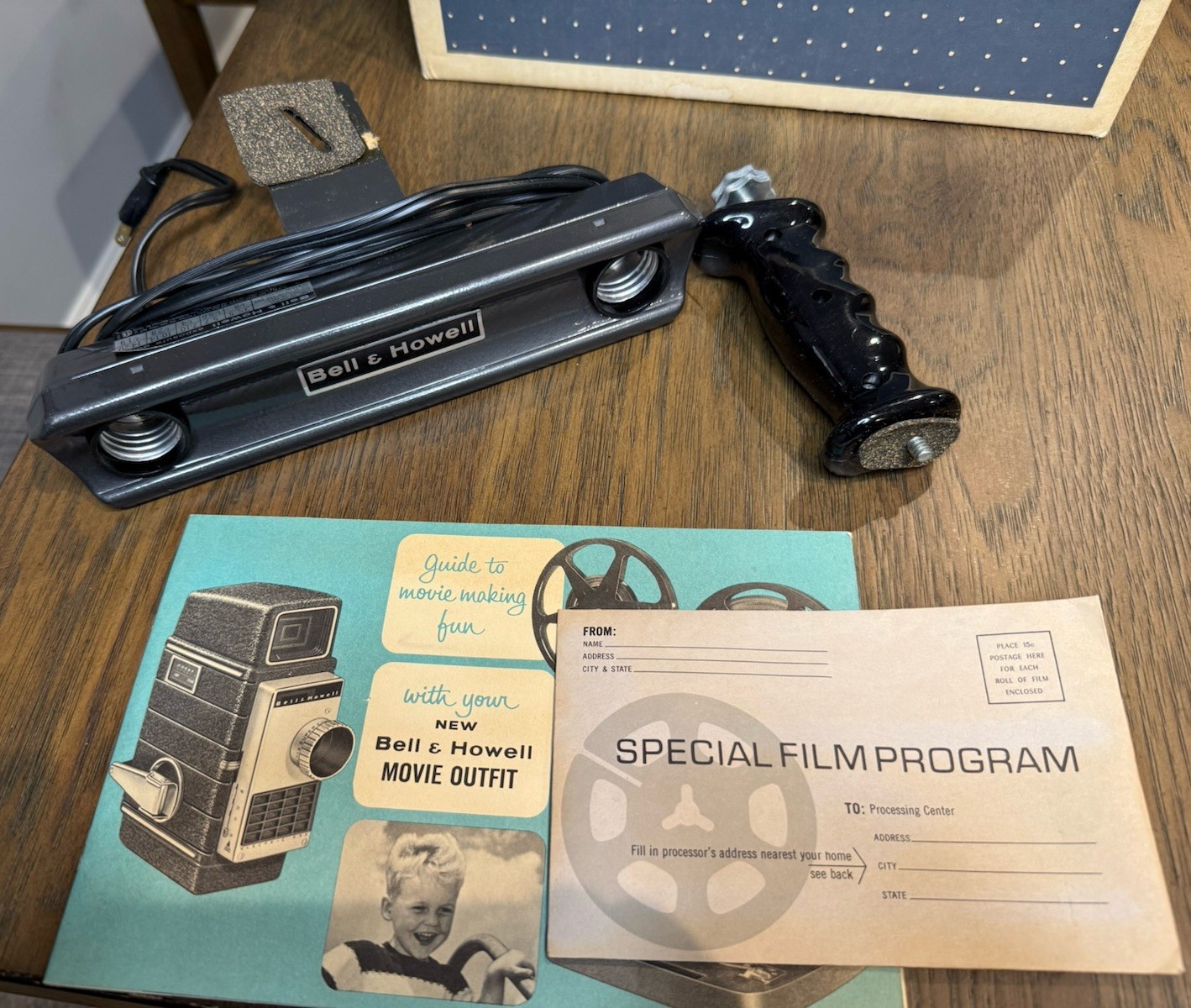 Bell & Howell Vintage Movie Light Bar Kit w/ Box Paperwork Photoflood