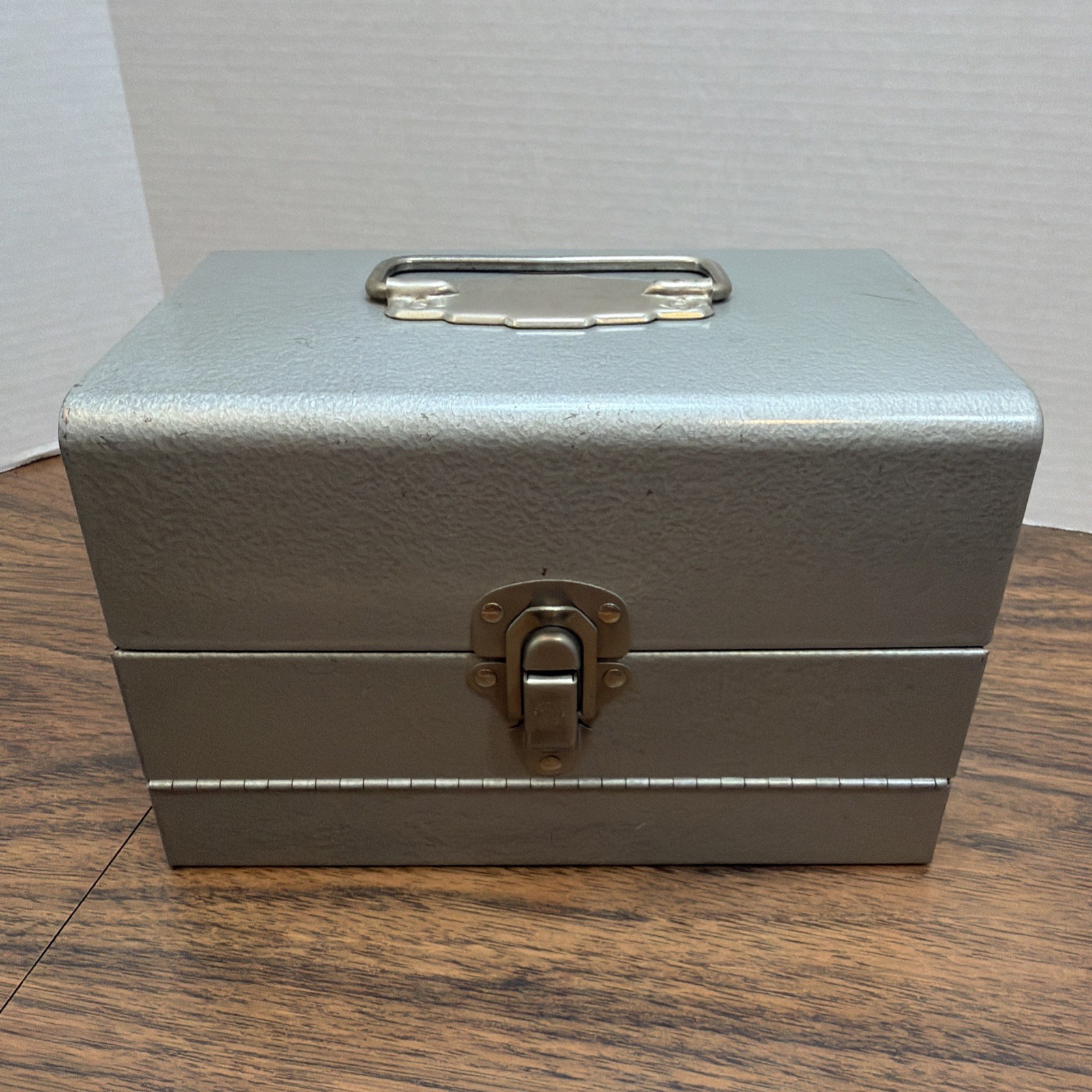 Logan Deluxe 8MM Film Chest With 5 Cans and 3 5” Reels Metal Vintage