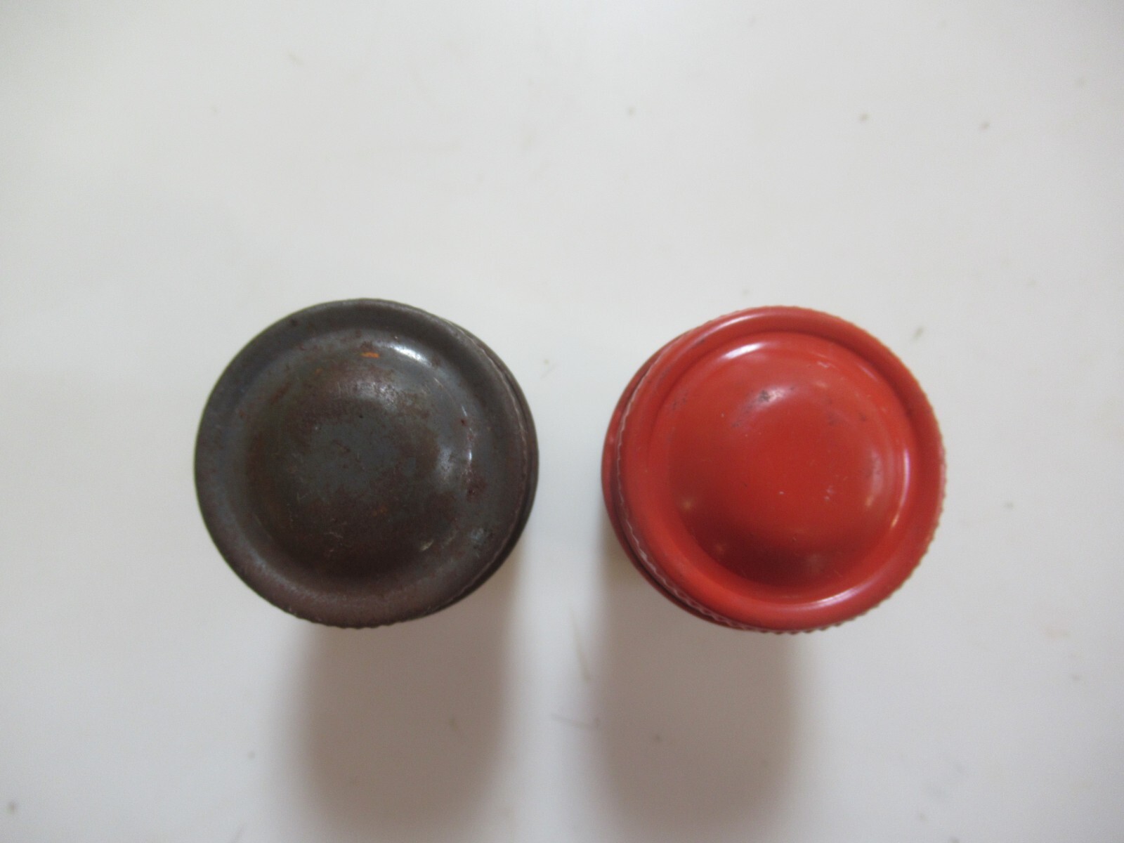 Lot of 2 Vintage Unbranded Camera Film Metal Canisters – Gray Top and Orange Top