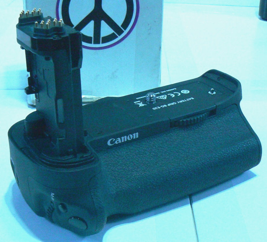 Canon Battery Pack Grip BG-E20 – NO BATTERY TRAY