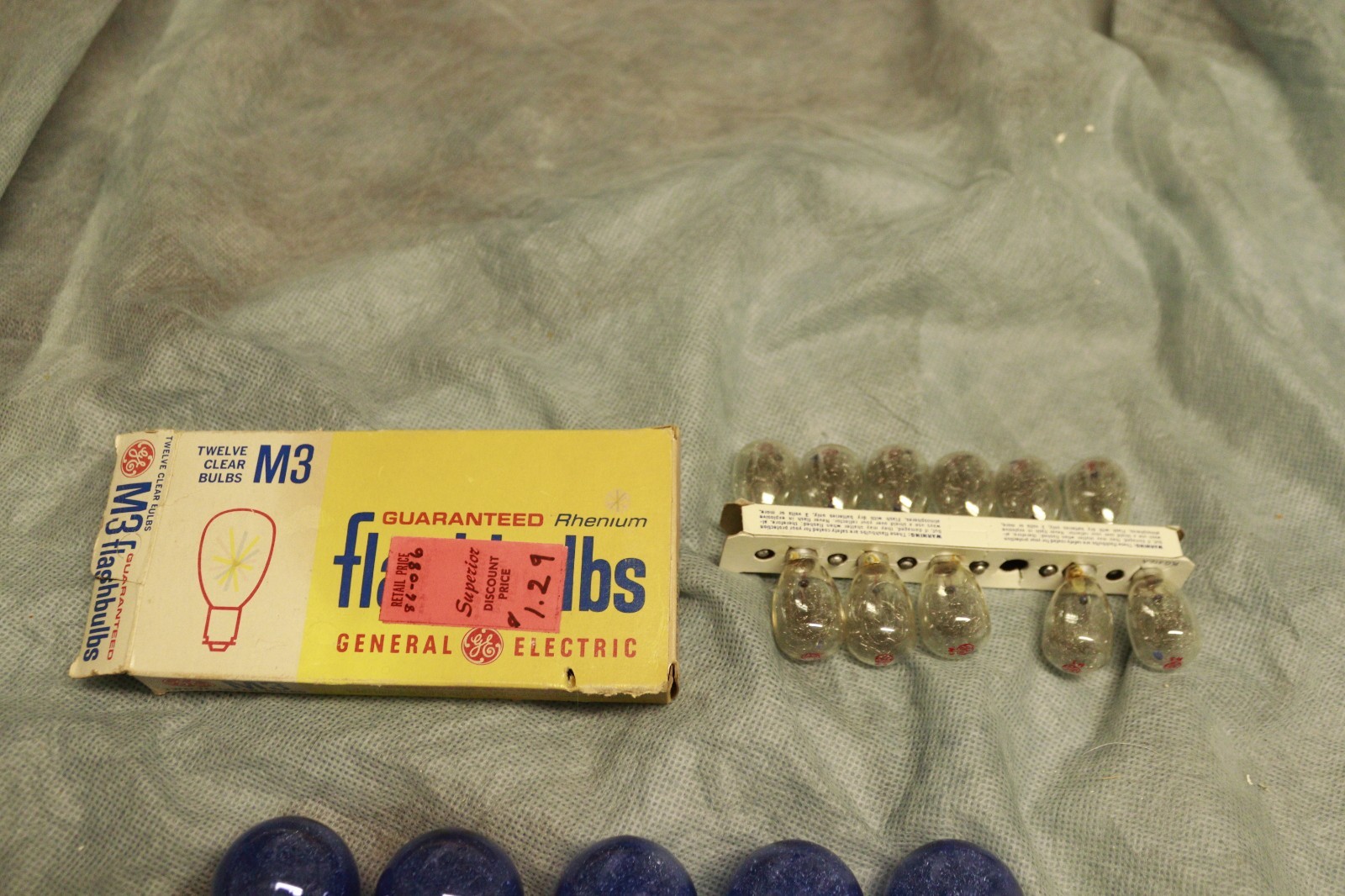 Vintage Camera Flash Lot – Sylvania Blue Dot 25B Flashbulbs Box + GE M3 Clear