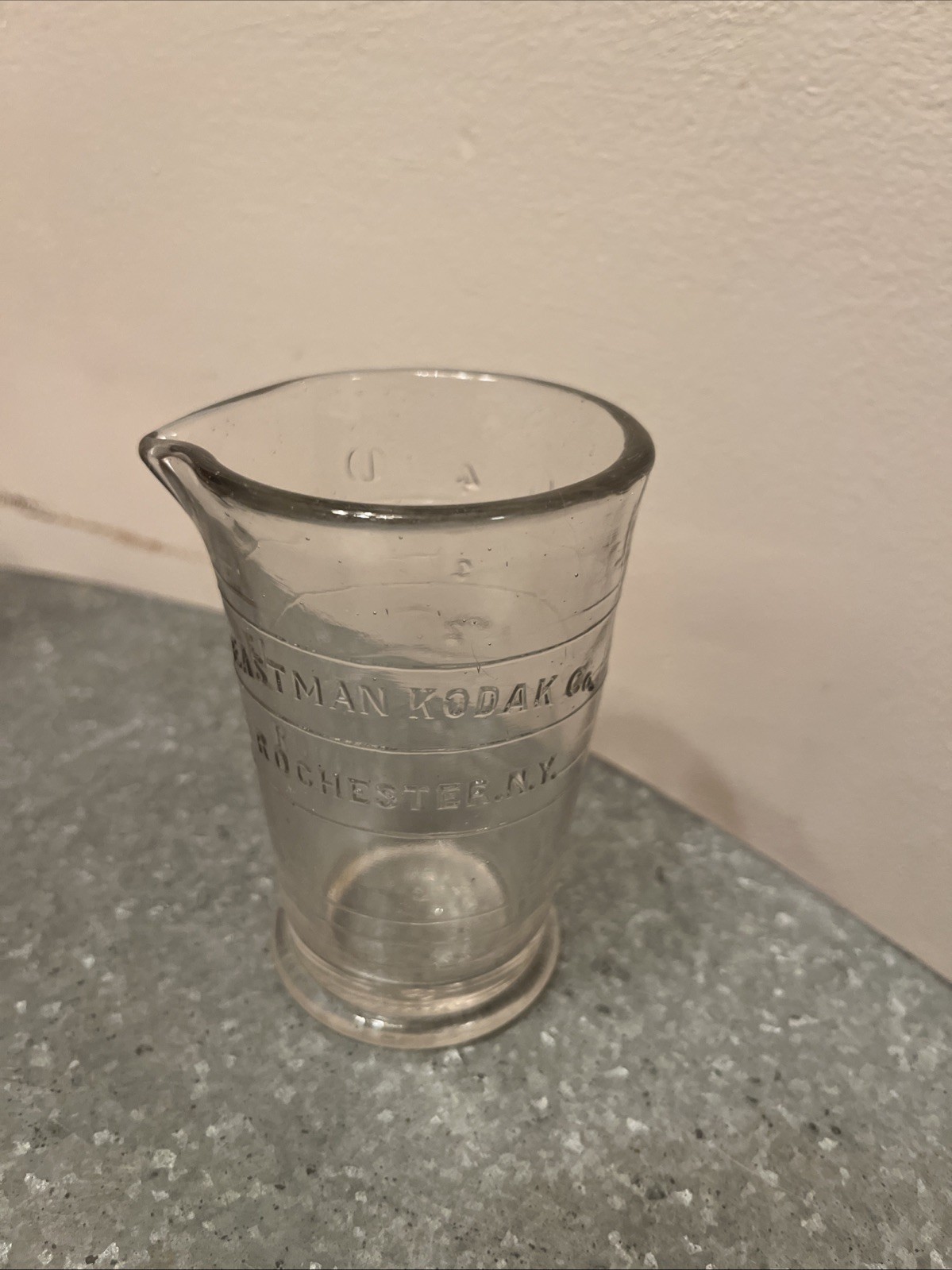 VTG. EASTMAN KODAK CO PHOTOGRAPHIC 4 Oz GLASS MEASURING BEAKER ROCHESTER NY