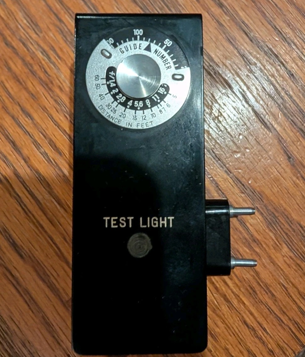 Argus Vintage Camera Flash Unit Flashgun w/ Test Light Guide Number Dial M25 M5