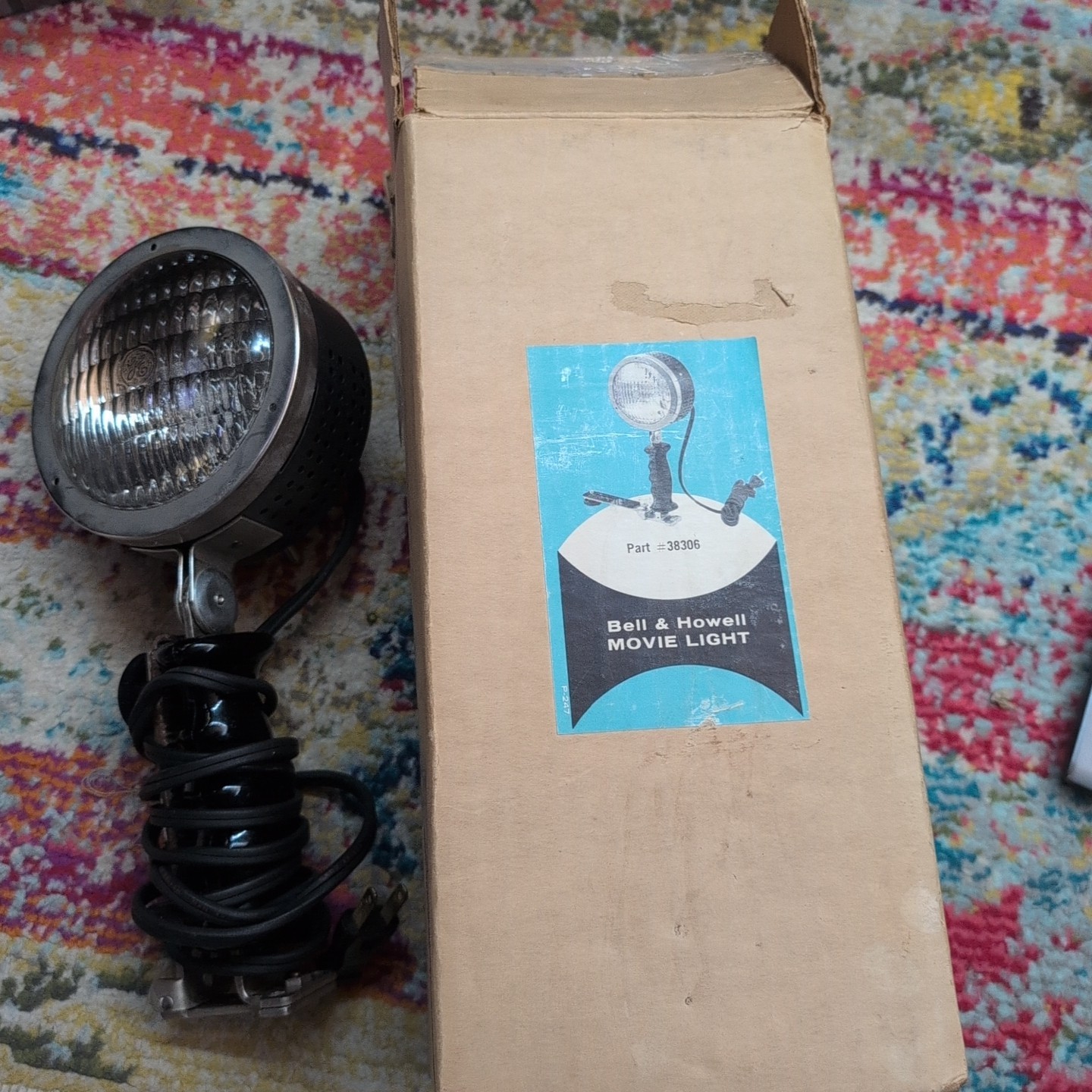 Bell & Howell Movie Lite #38306 – Model 800TB – Original Box – Works