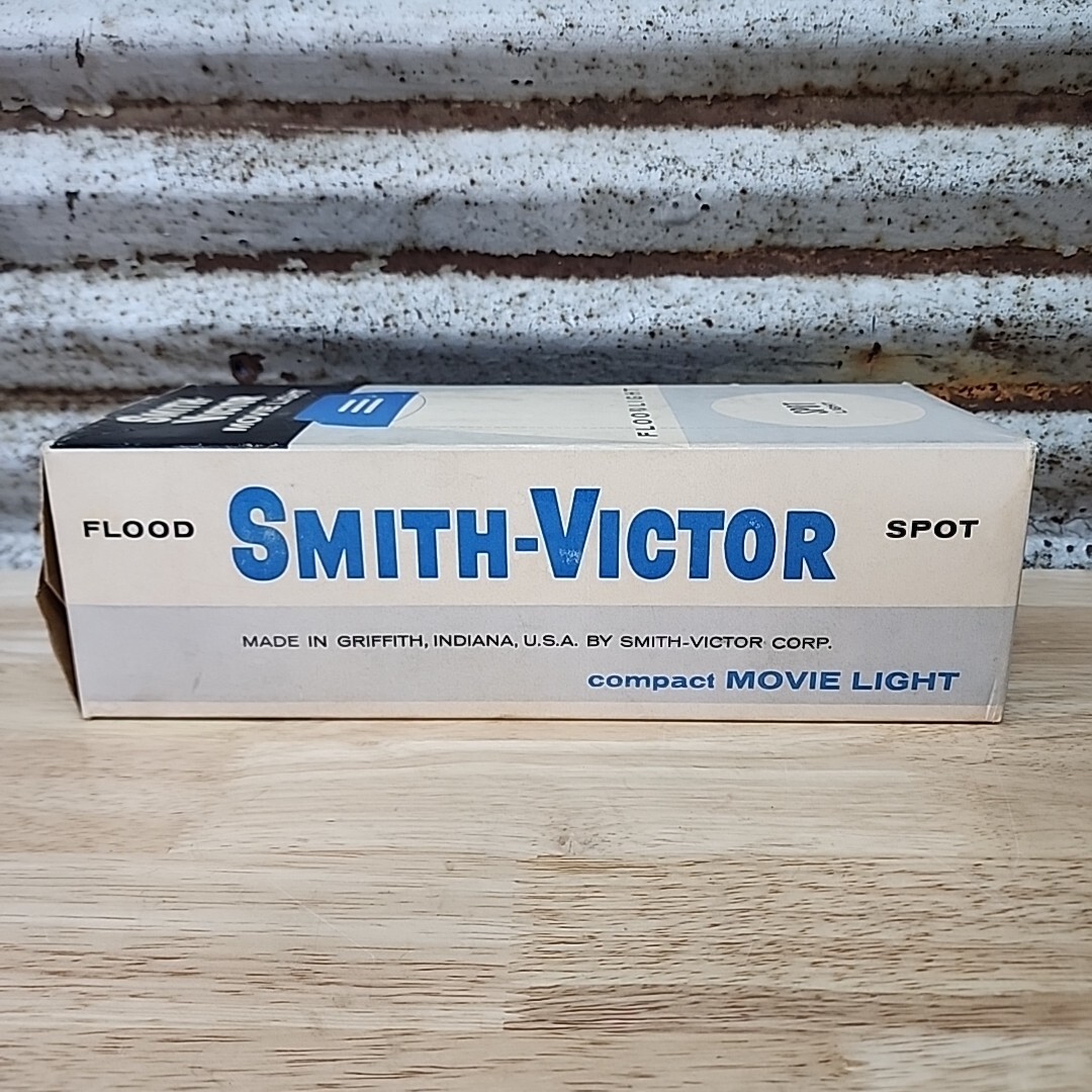 Vintage 1962 Smith-Victor L-8 Compact Spot Light Floodlight Movie Light NOS