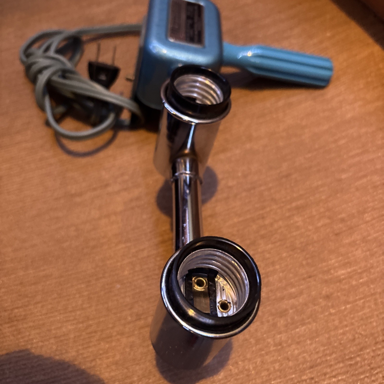 Mobilite 500STR VINTAGE 4 Bulb PUSH BUTTON Movie Light Works Great With Box