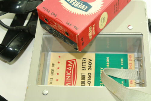 VINTAGE MINICAM SPEEDLITE V FLASH w/ BATTERY PACK MADE IN JAPAN