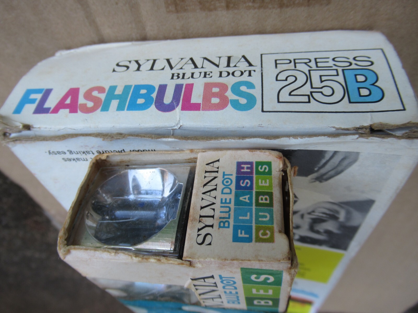 SYLVANIA Blue Dot 25B flashbulbs flash bulbs and flash cubes