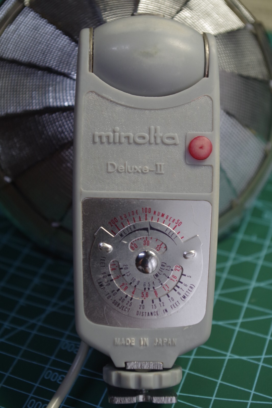 【AS-IS】Vintage Minolta Flash Gun Deluxe II（for AG,Philip Type, Swan Type Bulbs）