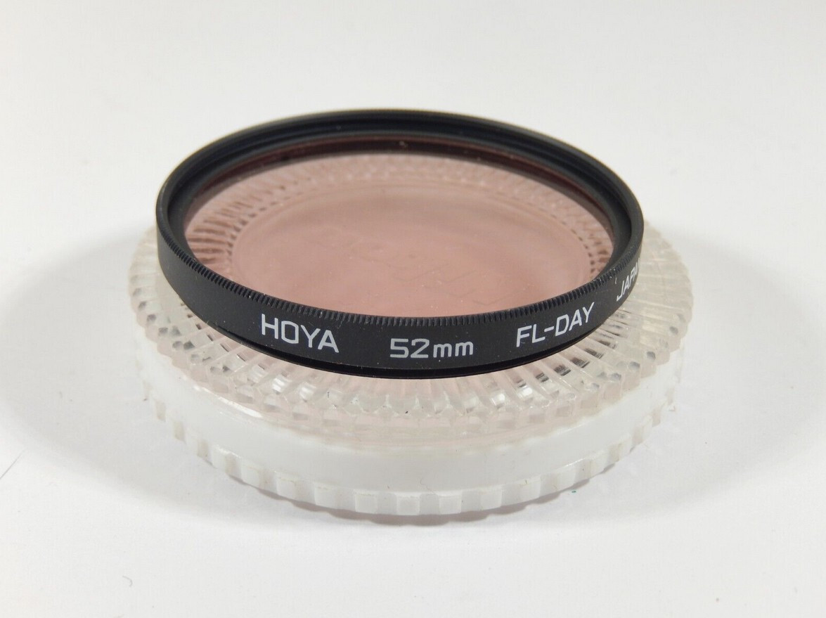 VINTAGE HOYA 52MM FL-DAY SCREW-0N LENS FILTER & CASE