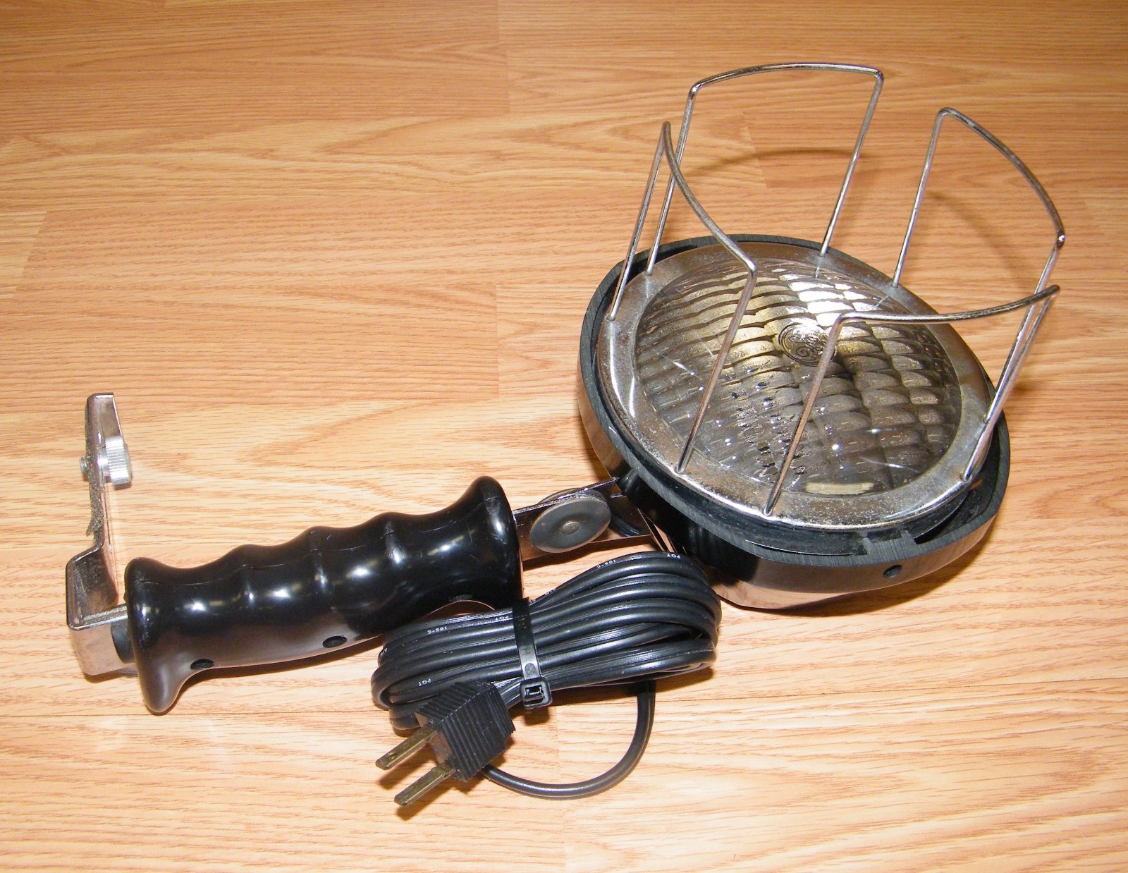 Vintage GE Kenco (875N) Super 8 Movie Lite With Grip & Mounting Bracket **READ**