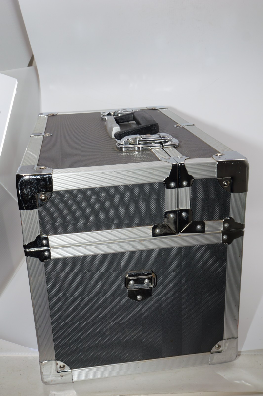 PENTAX 6×7 Original Metal Trunk Hard Case for Pentax 6×7 Cameras. Strap. Keys.