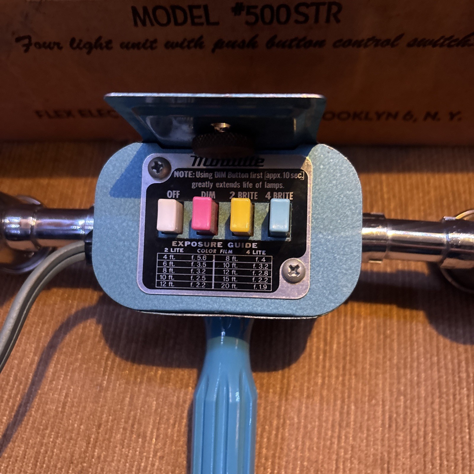 Mobilite 500STR VINTAGE 4 Bulb PUSH BUTTON Movie Light Works Great With Box