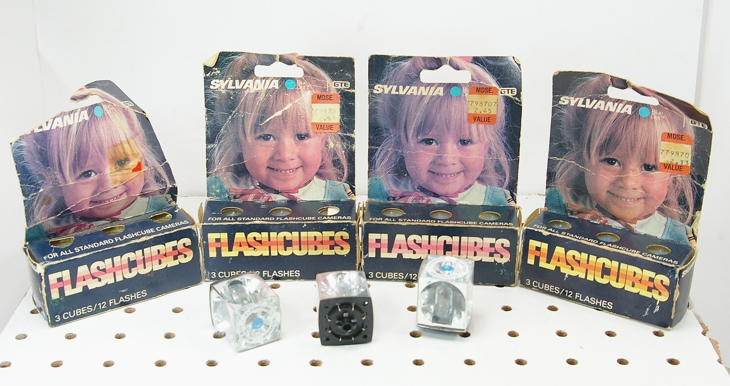 Vintage Sylvania Blue Dot Flashcubes – 4Boxes – 3 Loose Cubes – 60 Total Flashes