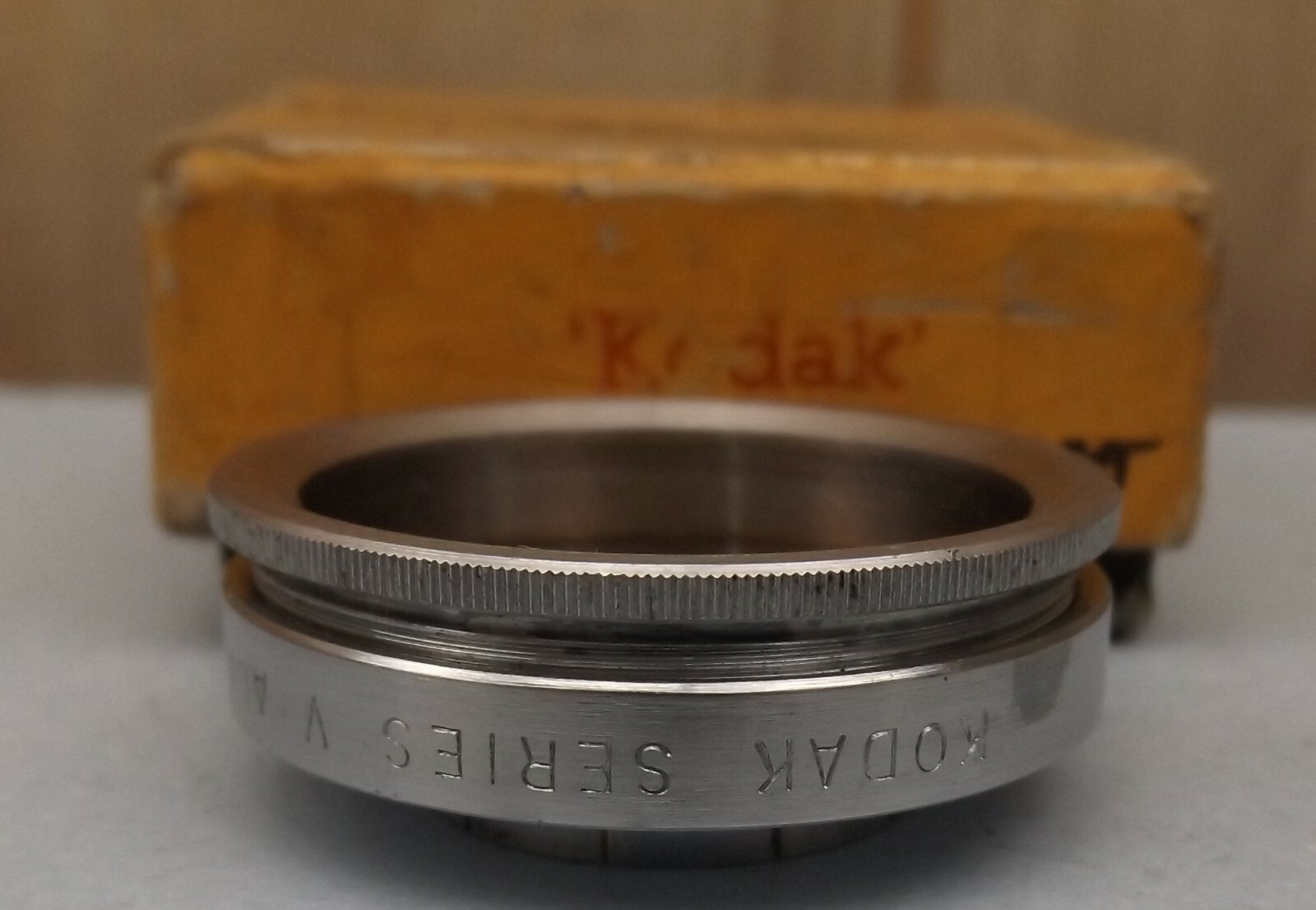 VINTAGE KODAK SERIES V ADAPTER RING WITH 28.5mm DAYLIGHT FILTER LENS