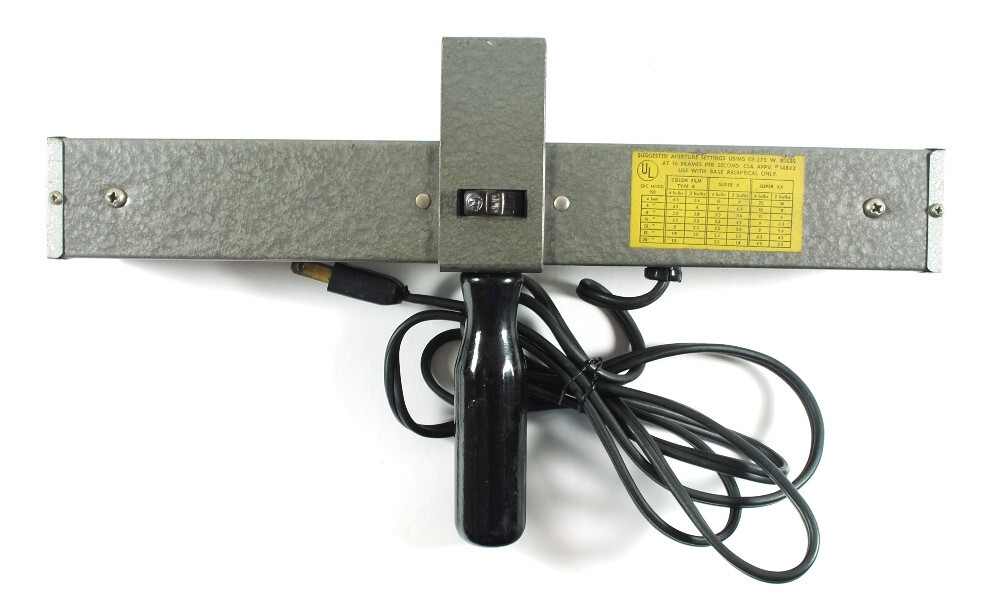 Compact 2-Bulb Light Bar for Movie Camera CKC Model 150 Metal Case Vintage 1960s
