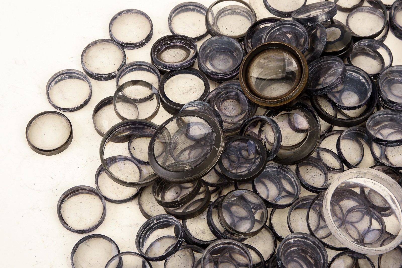 Lot of Loose Vintage Camera Lens Elements Most are 3/4 Inch Diameter AS-IS V26