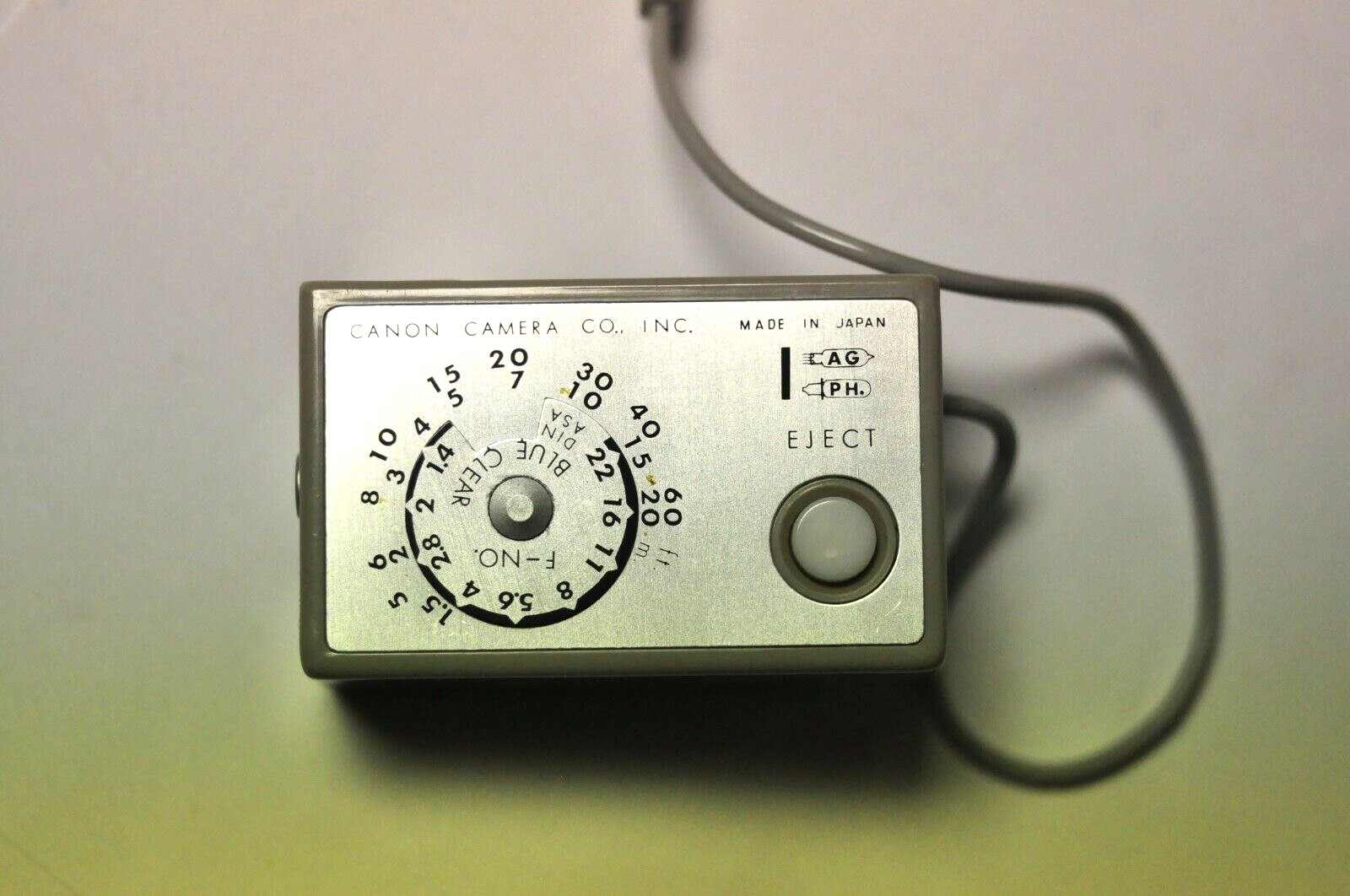 Canon J-3 bulb flash unit. Clean but NOT tested.