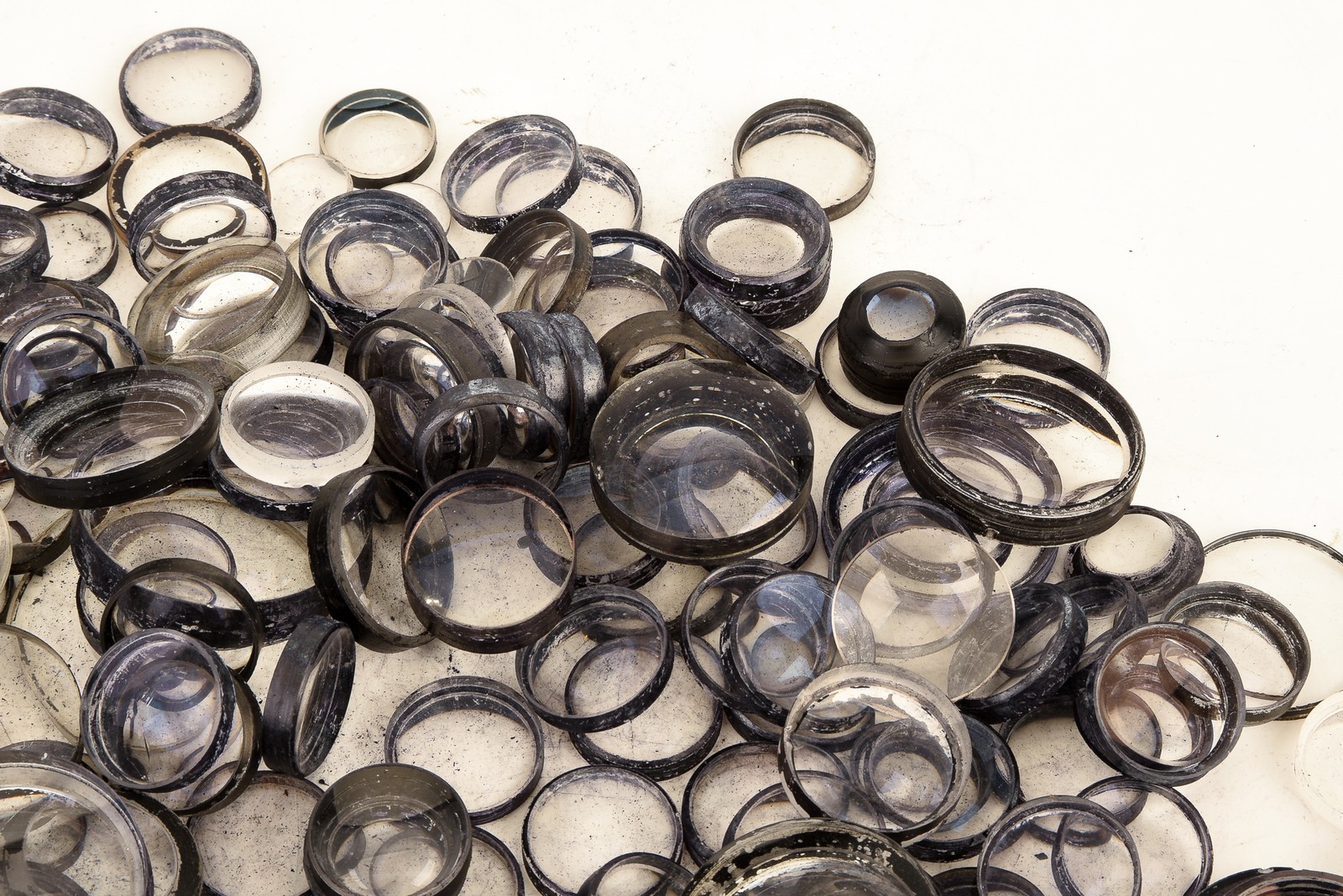 Lot of Loose Vintage Camera Lens Elements Most are 3/4 Inch Diameter AS-IS V27